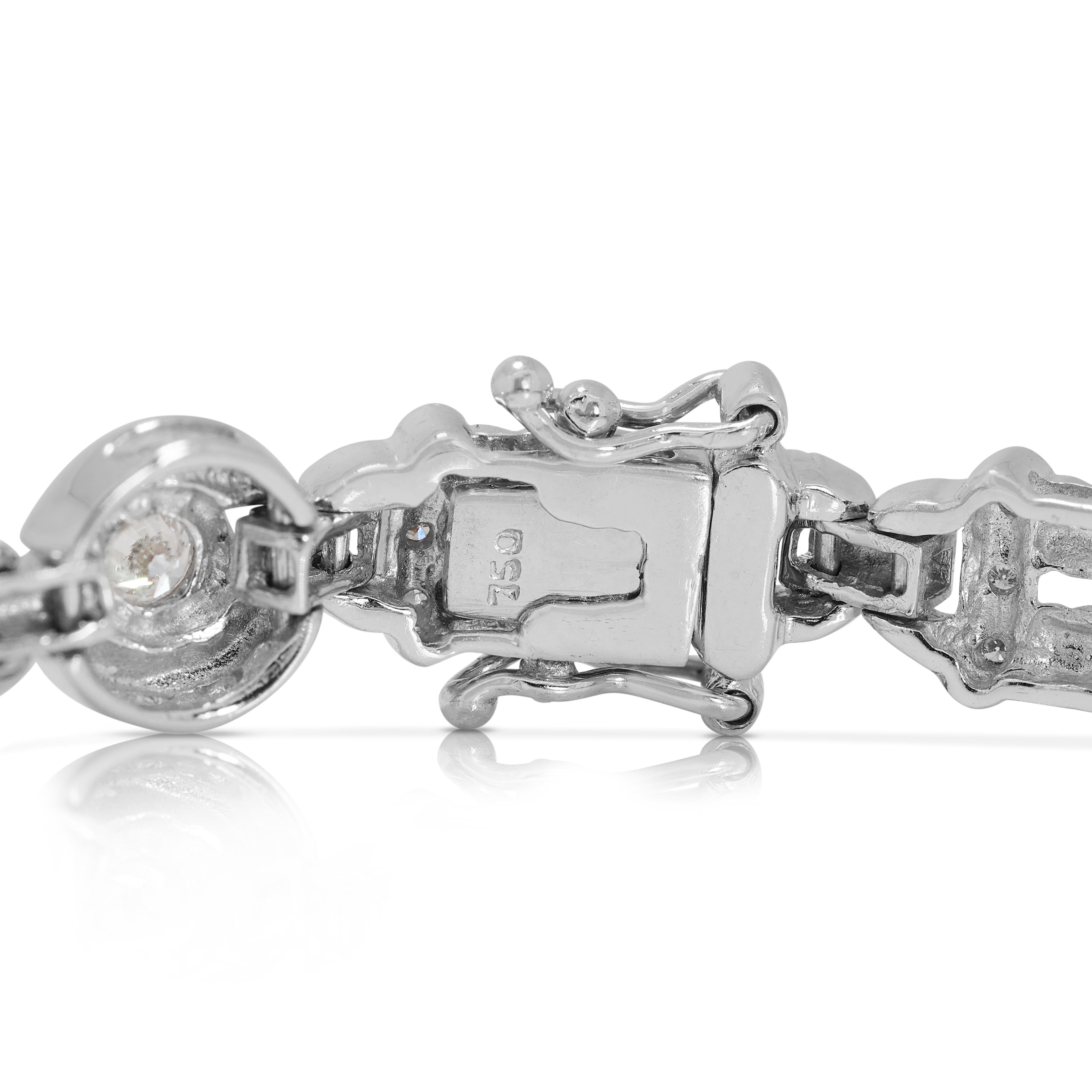 Women's Sophisticated 0.83ct Round Brilliant Natural Diamond Bracelet in 18K White Gold For Sale