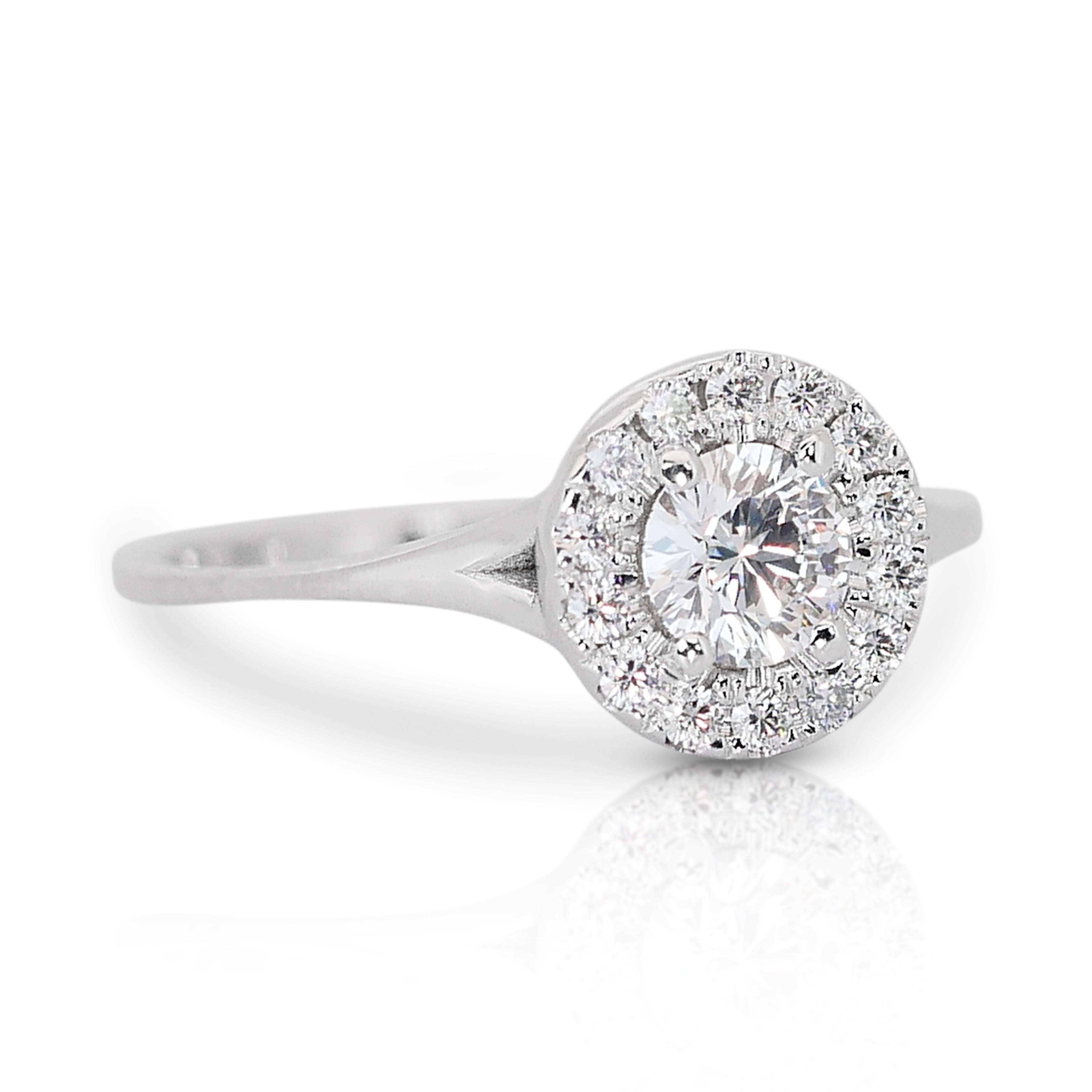 Sophisticated 0.89ct Triple Excellent Ideal Cut Diamonds Halo Ring in 18k White Gold - GIA Certified

This 18k white gold diamond halo ring epitomizes elegance and sophistication. It features a central 0.73-carat round diamond. This diamond's triple