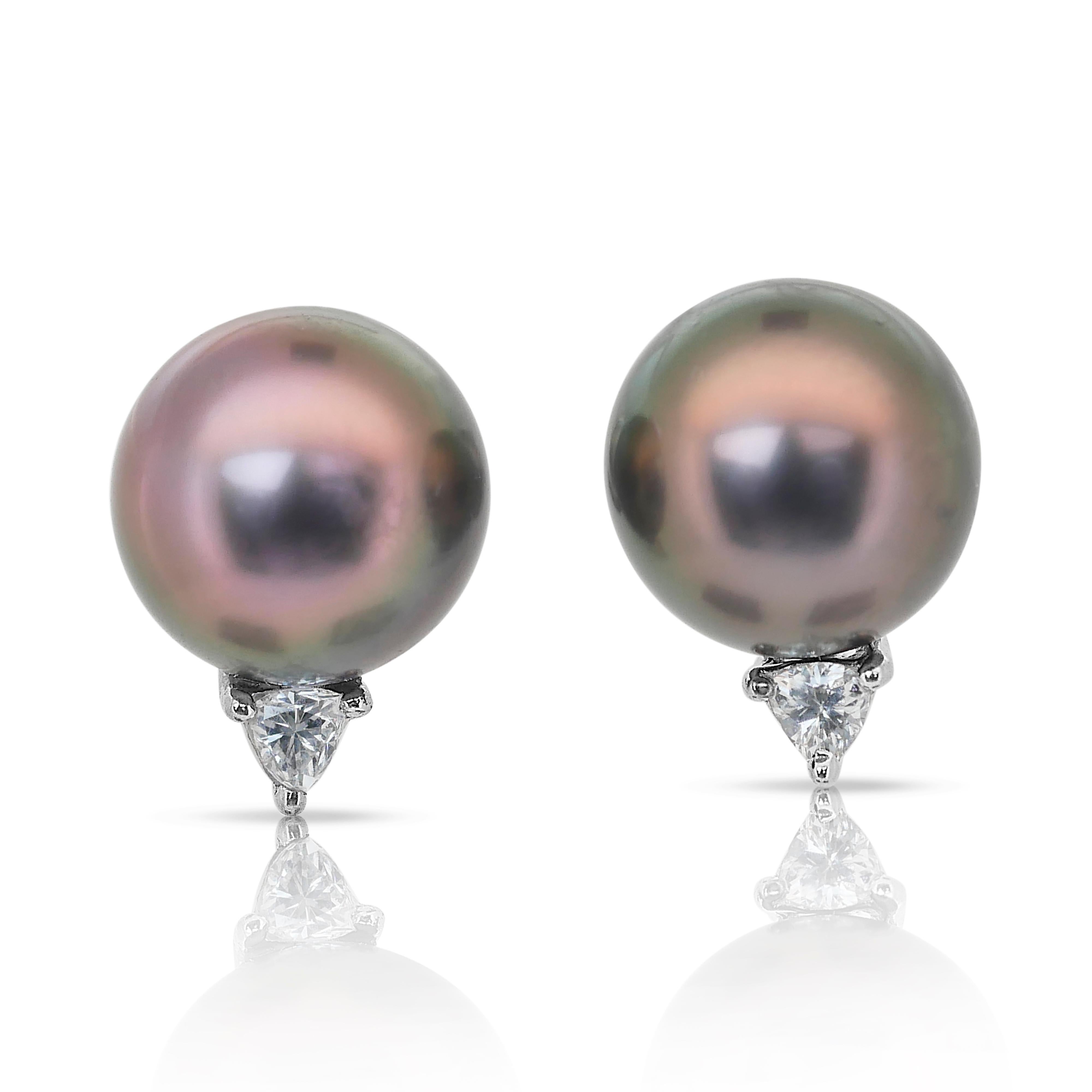 Clous d'oreilles sophistiqués en perles d'eau salée et diamants de 10,95 carats Neuf - En vente à רמת גן, IL