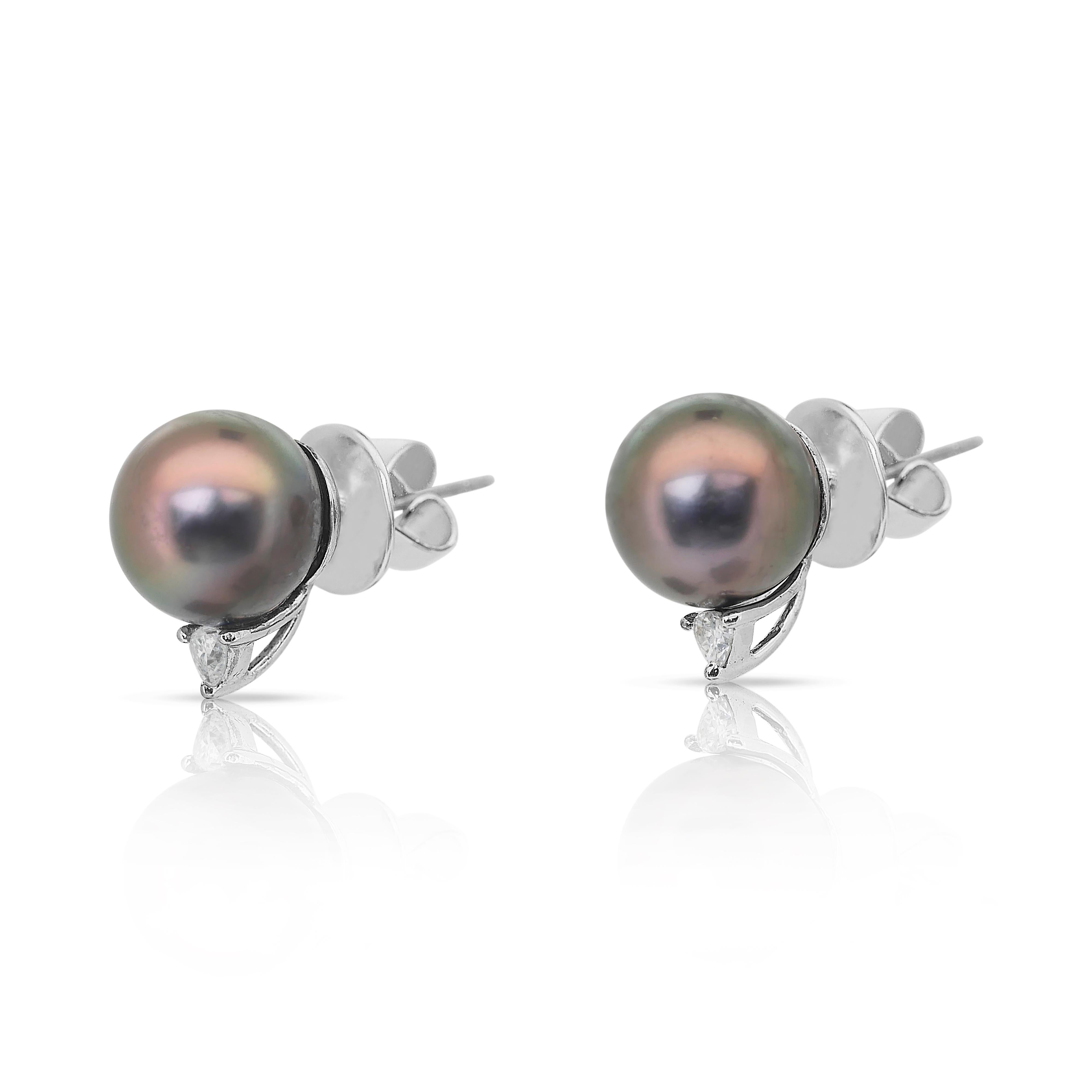 Clous d'oreilles sophistiqués en perles d'eau salée et diamants de 10,95 carats Pour femmes en vente