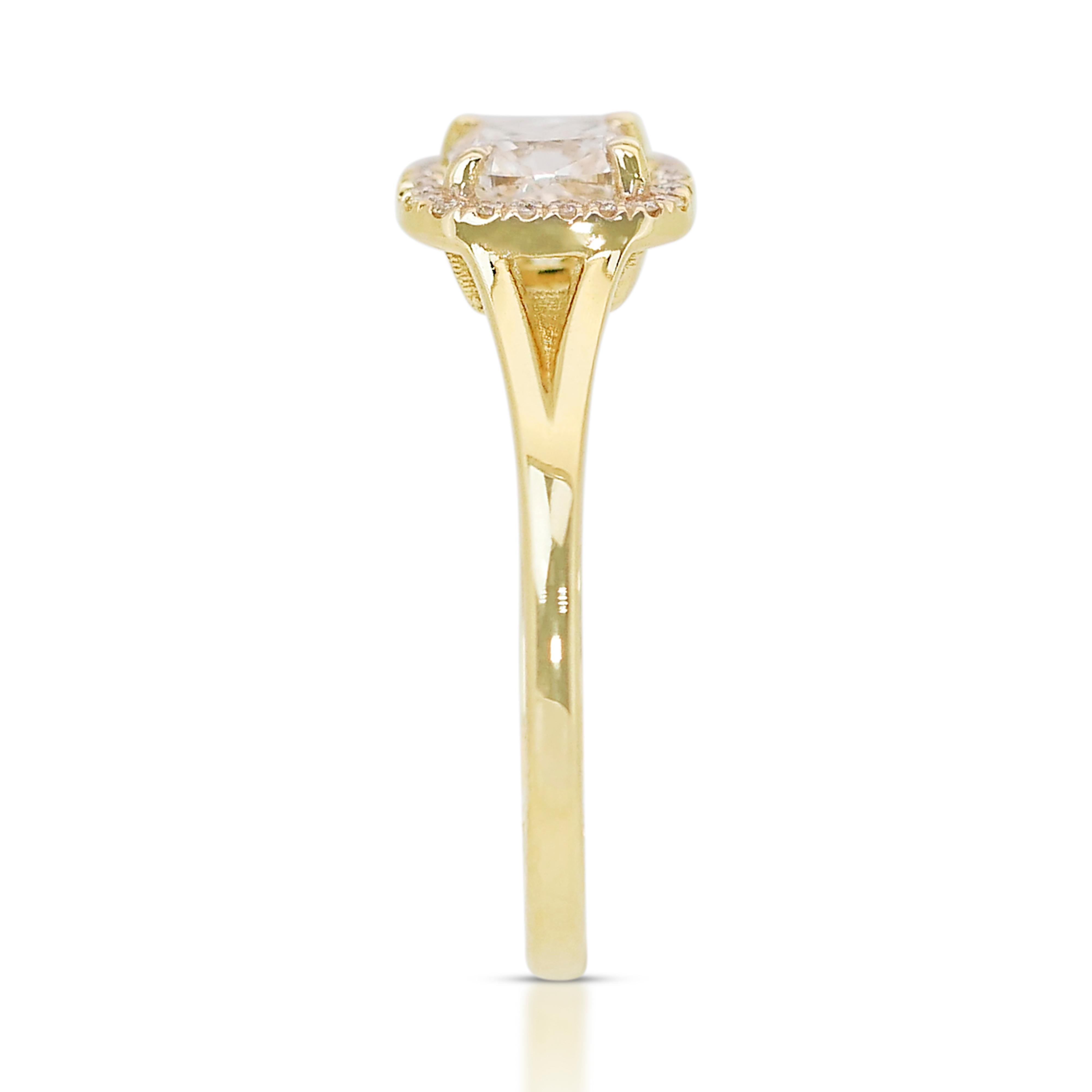 Sofisticato anello aureolato con 1,13 carati di diamanti in oro giallo 18 carati - Certificato GIA In condizioni Nuovo in vendita a רמת גן, IL