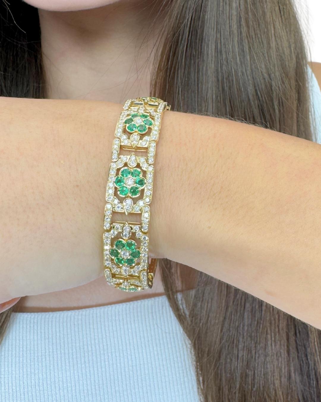 Sofisticato bracciale con smeraldi e diamanti da 12,45 carati in oro giallo 18 carati in vendita 5