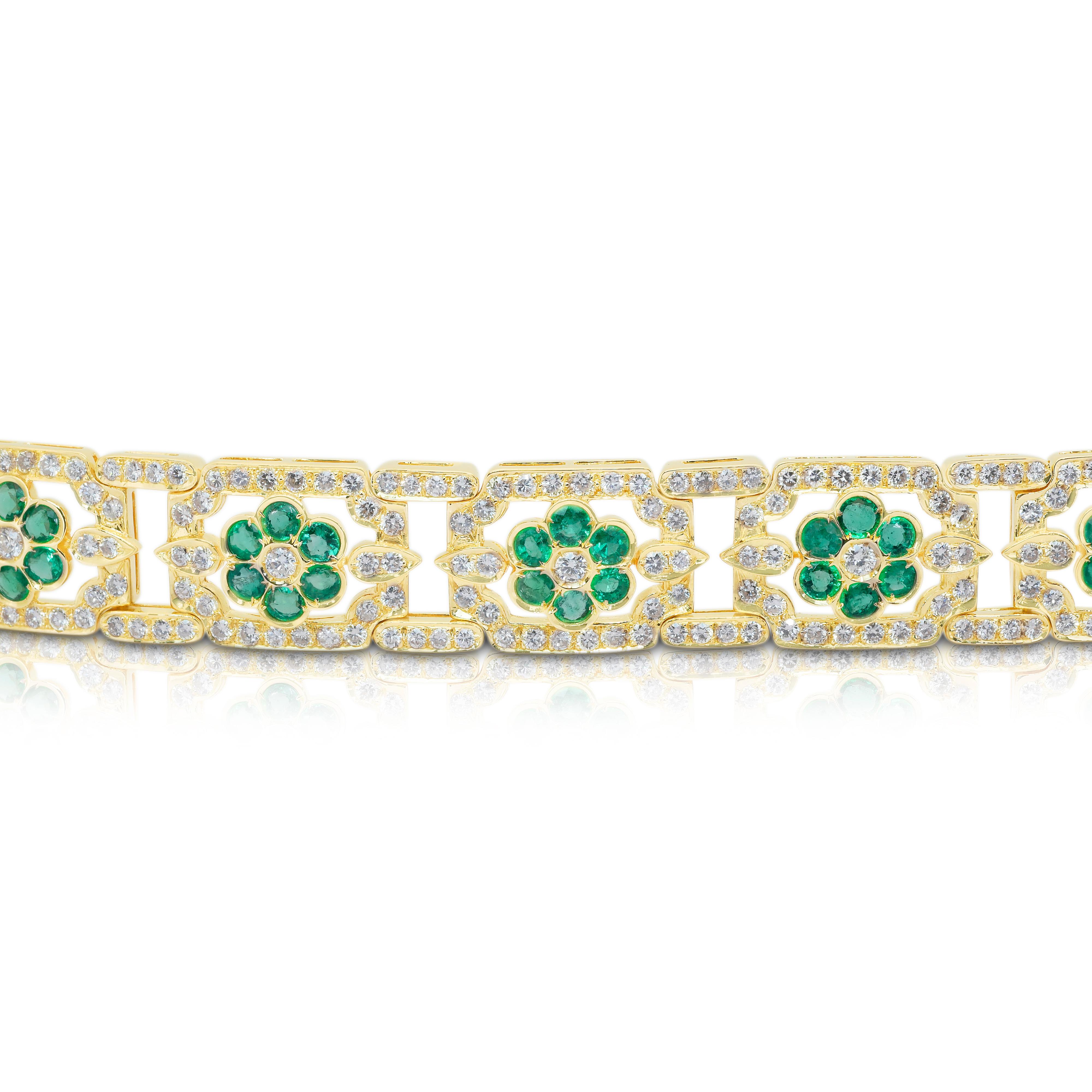 Sofisticato bracciale con smeraldi e diamanti da 12,45 carati in oro giallo 18 carati in vendita 2