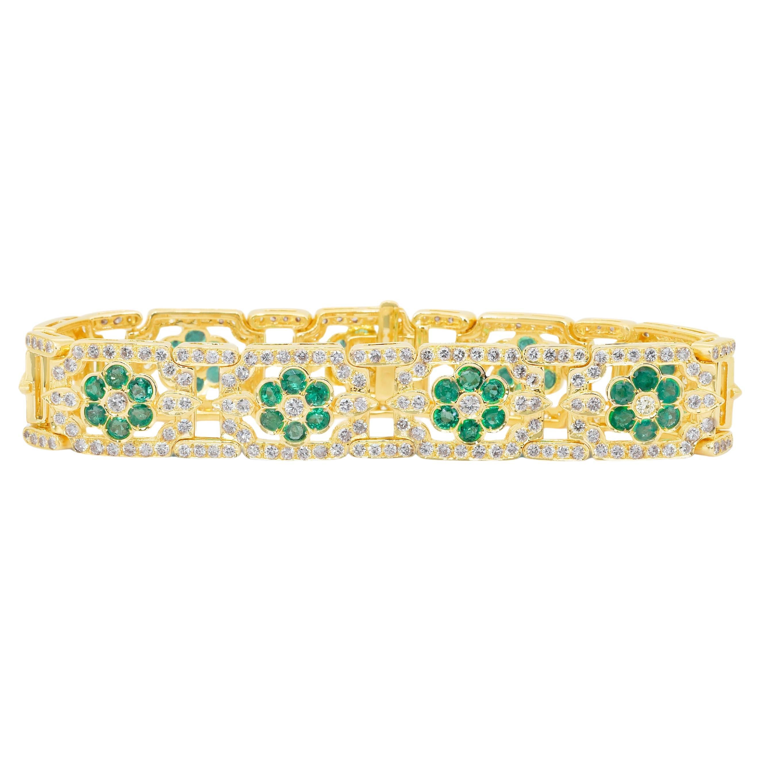 Sofisticato bracciale con smeraldi e diamanti da 12,45 carati in oro giallo 18 carati in vendita