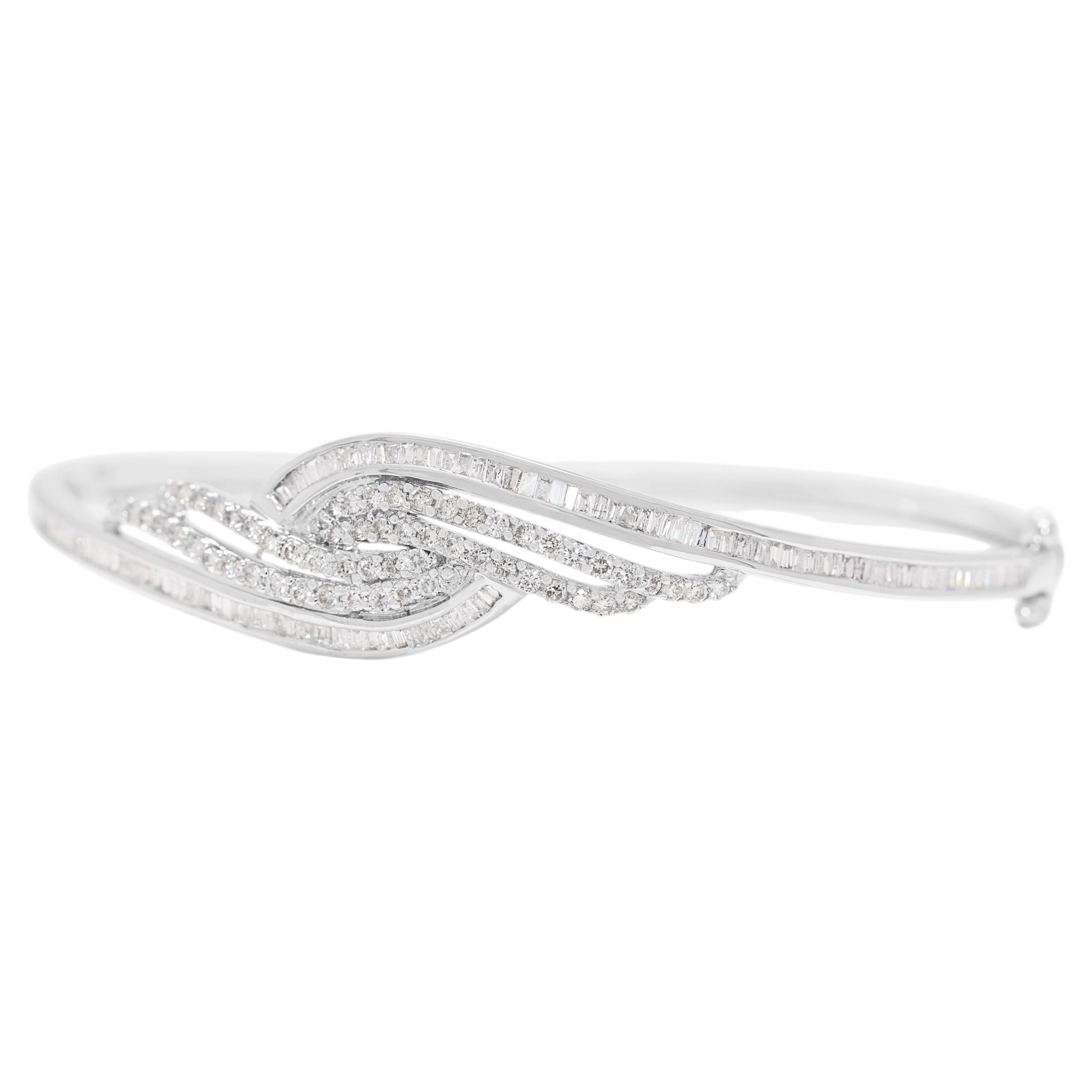 Sofisticato bracciale a onda con diamanti naturali da 1,25 carati in oro bianco 18 carati