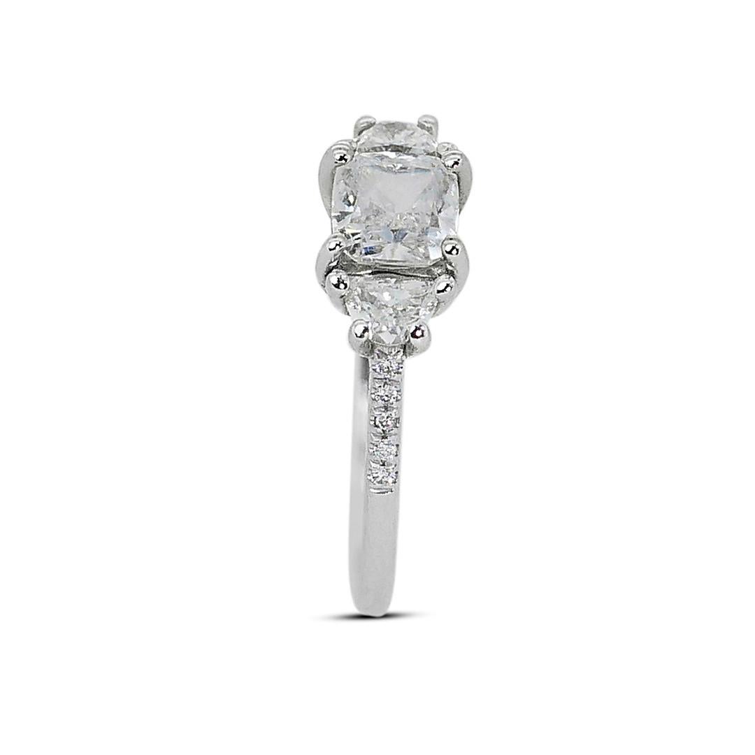 Raffinierter 1,30 Karat Doppelter ausgezeichneter Diamantring mit 3 Steinen im Idealschliff im Zustand „Neu“ im Angebot in רמת גן, IL