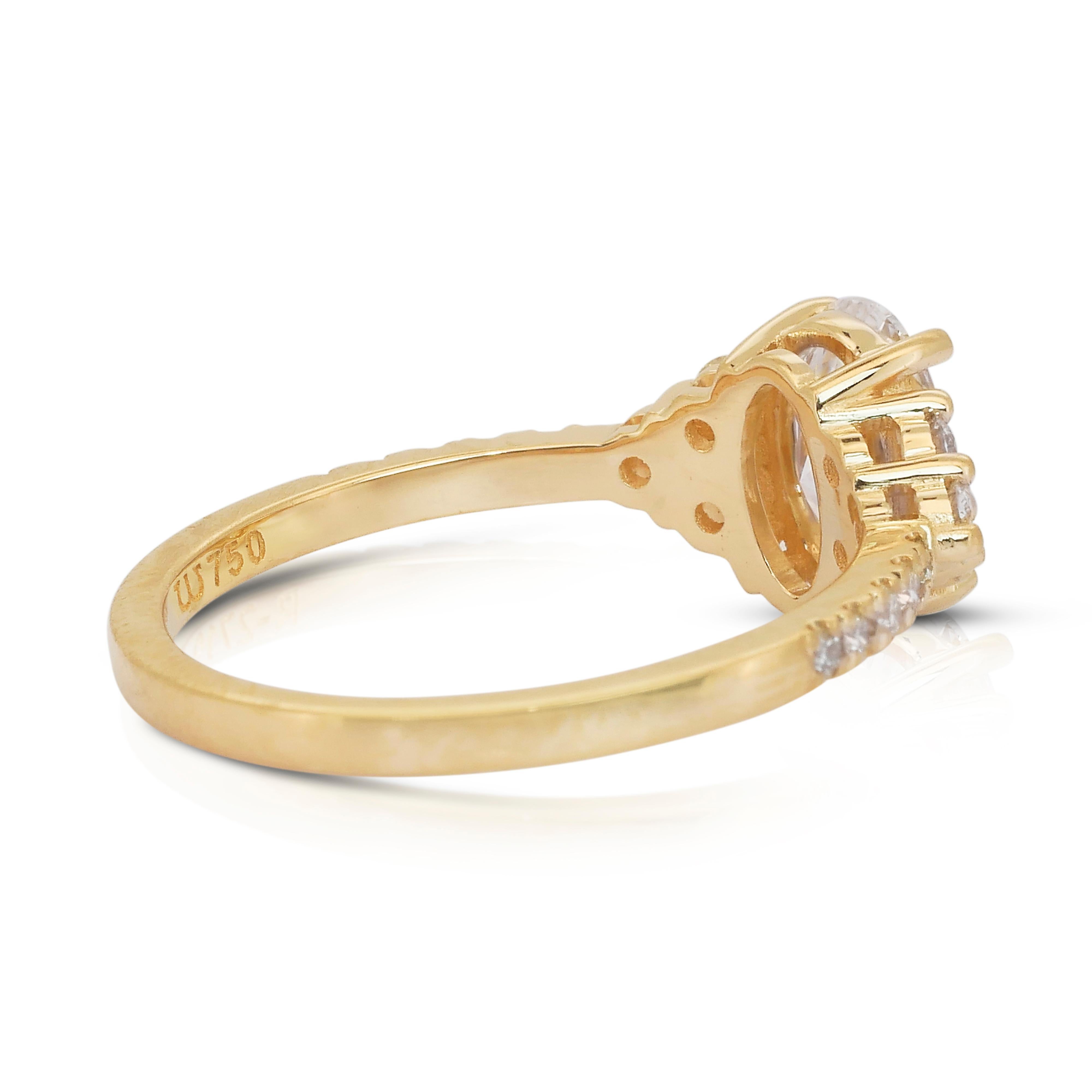 Bague sophistiquée en or jaune 18 carats avec pavé de 1,40 ct de diamants - certifié IGI Neuf - En vente à רמת גן, IL