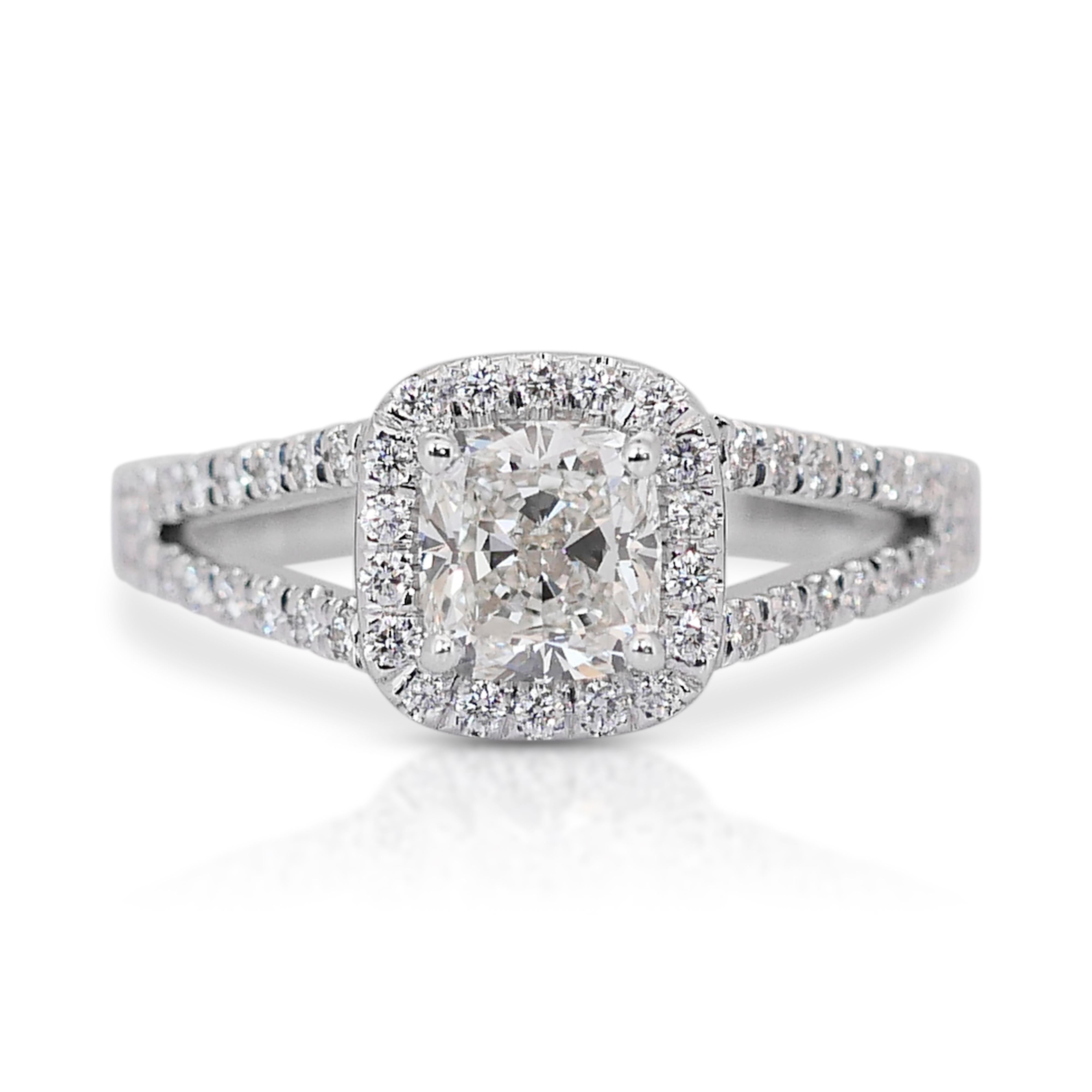 Sophisticated 1.41ct Triple Excellent Ideal Cut Diamonds Halo Ring In New Condition For Sale In רמת גן, IL
