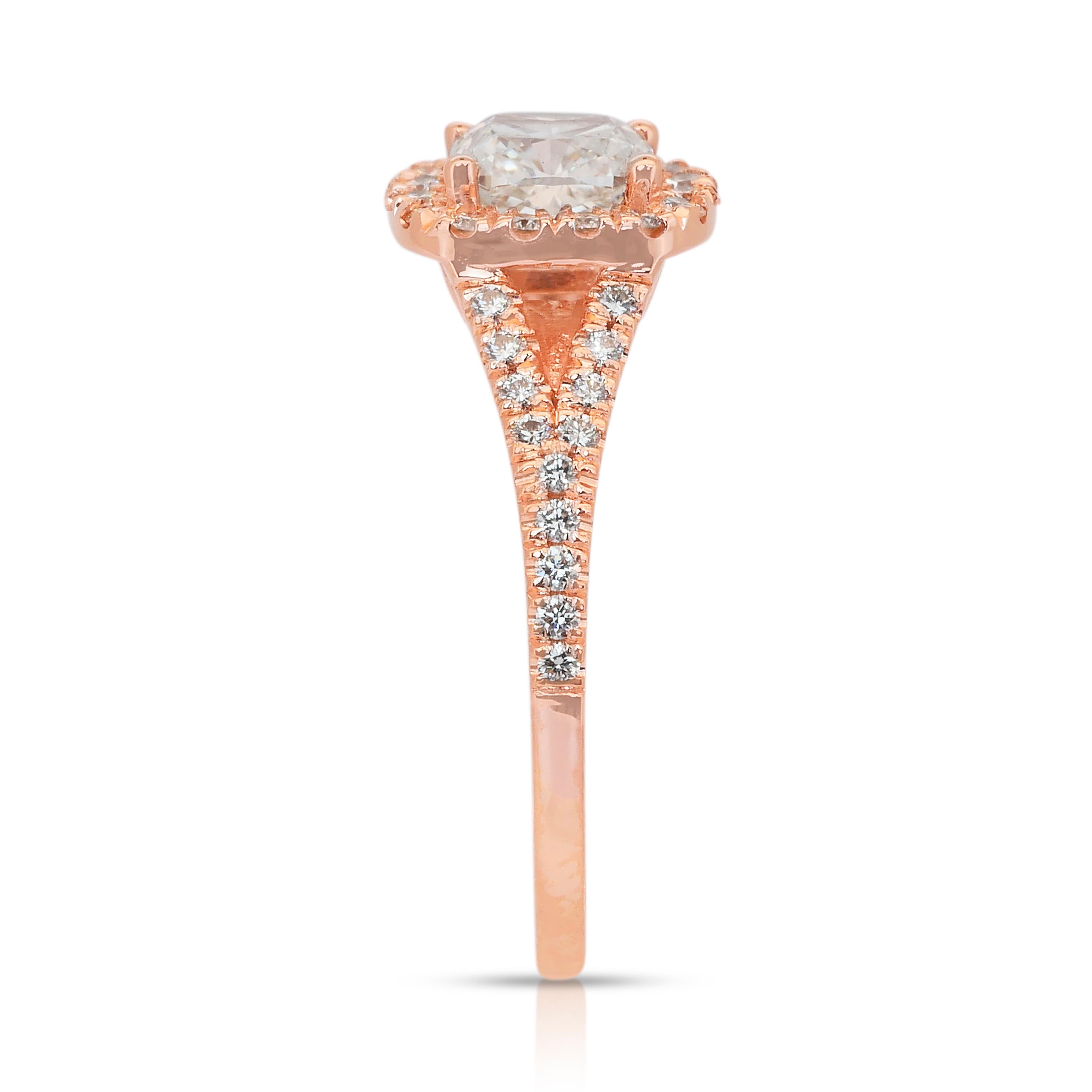 Sofisticato anello aureolato con 1,42 carati di diamanti in oro rosa 18 carati - Certificato IGI in vendita 2