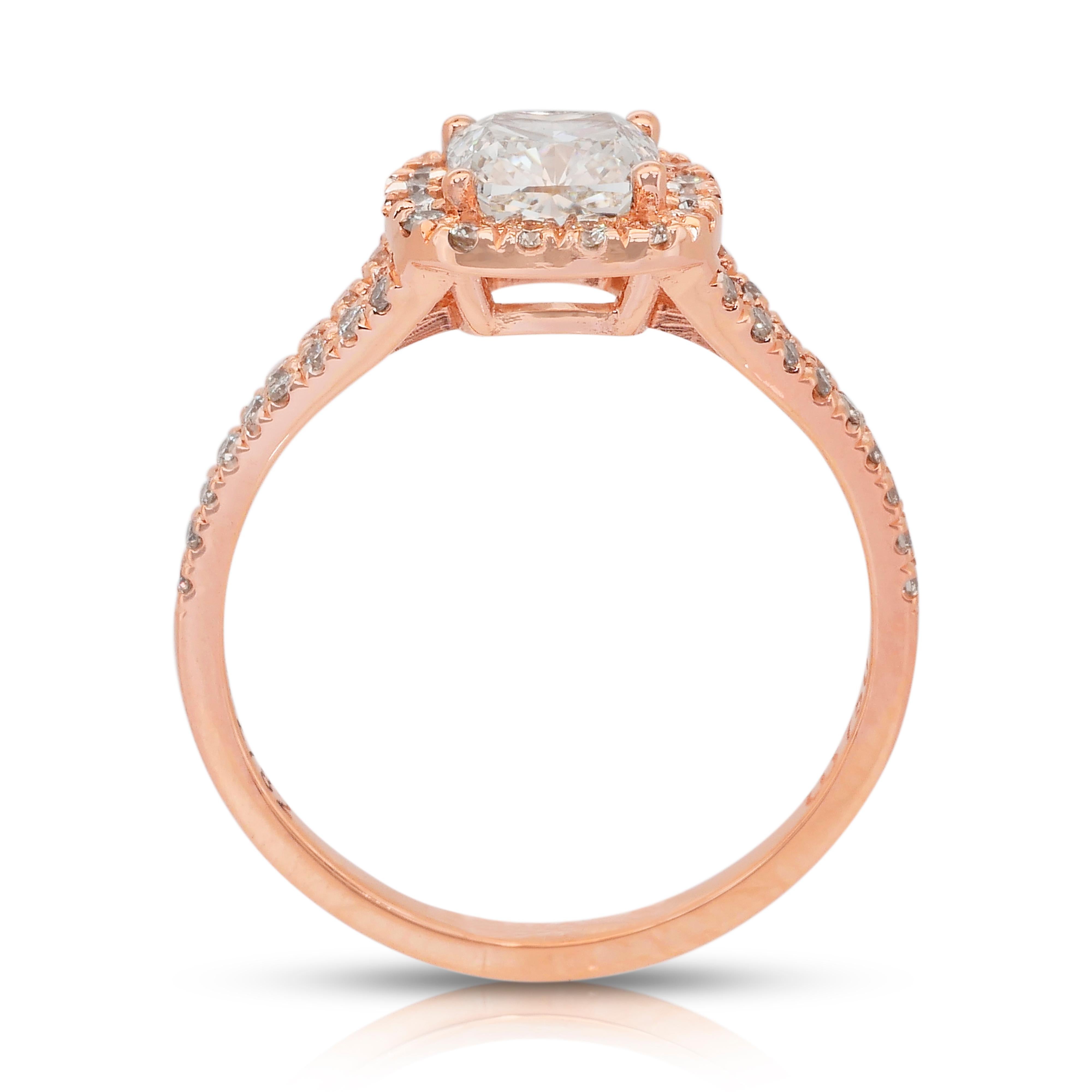 Sofisticato anello aureolato con 1,42 carati di diamanti in oro rosa 18 carati - Certificato IGI in vendita 4