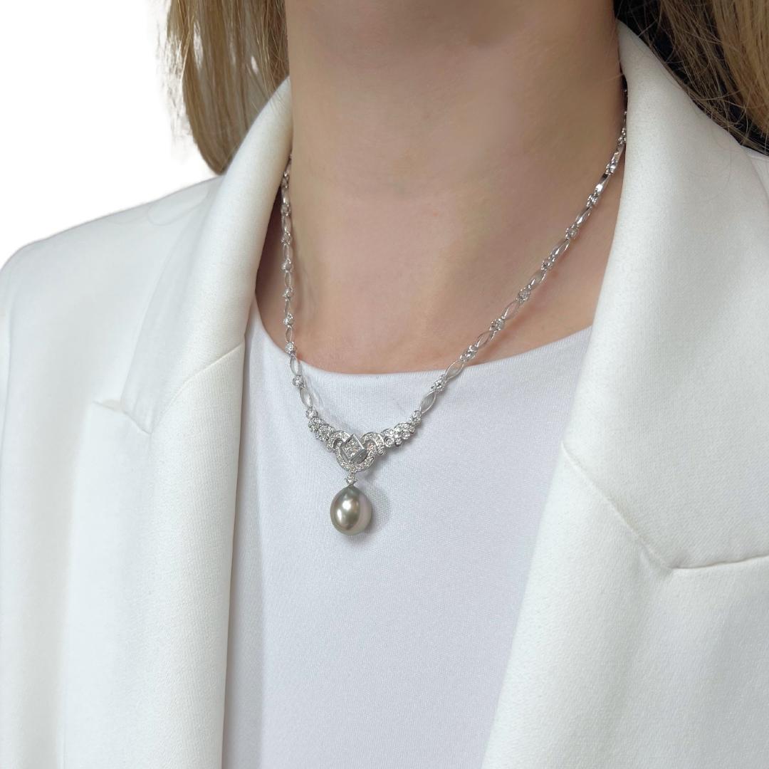 Sofisticata collana di perle coltivate e diamanti naturali da 1,46 ct. in vendita 4