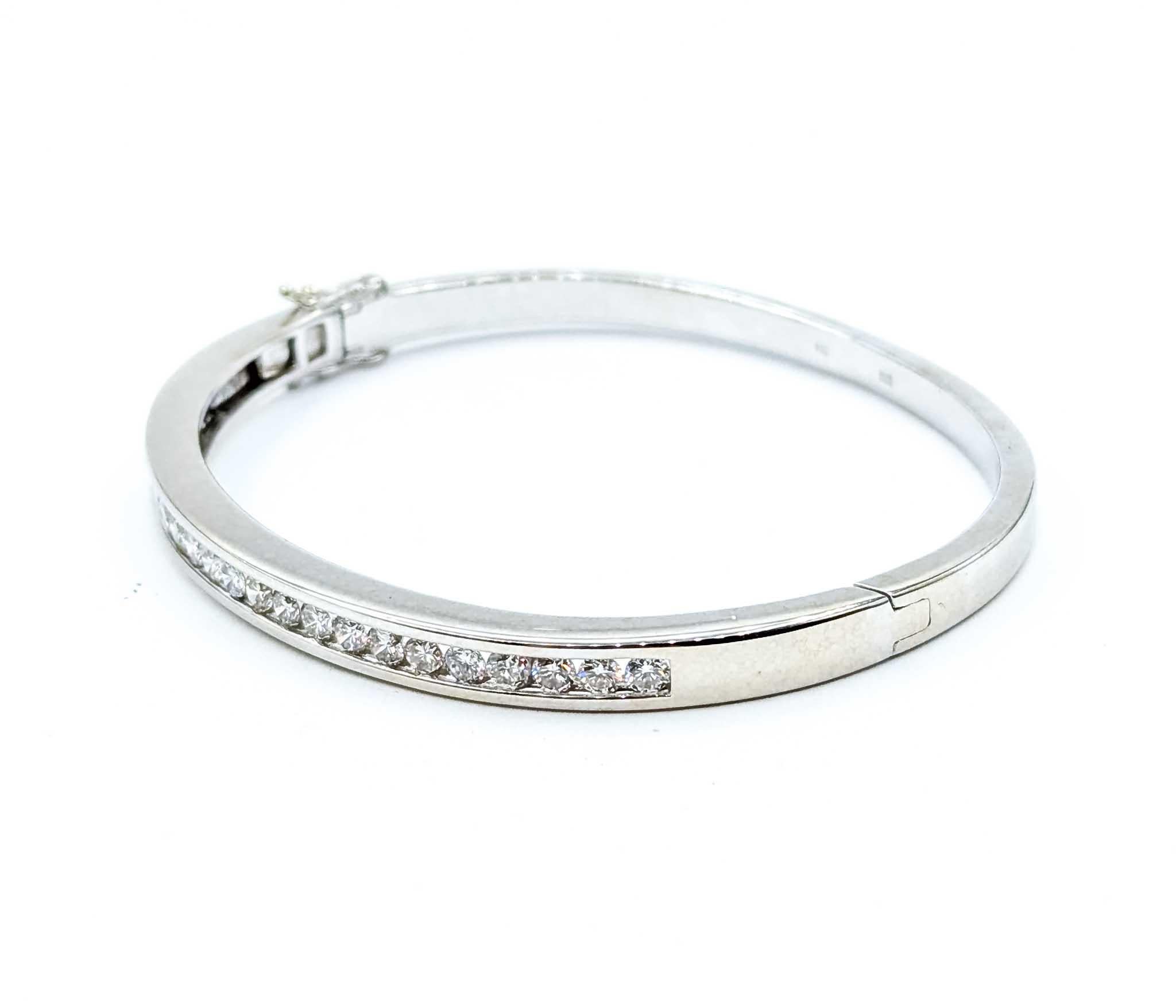 Round Cut Sophisticated 14k White Gold Diamond Hinged Bangle For Sale