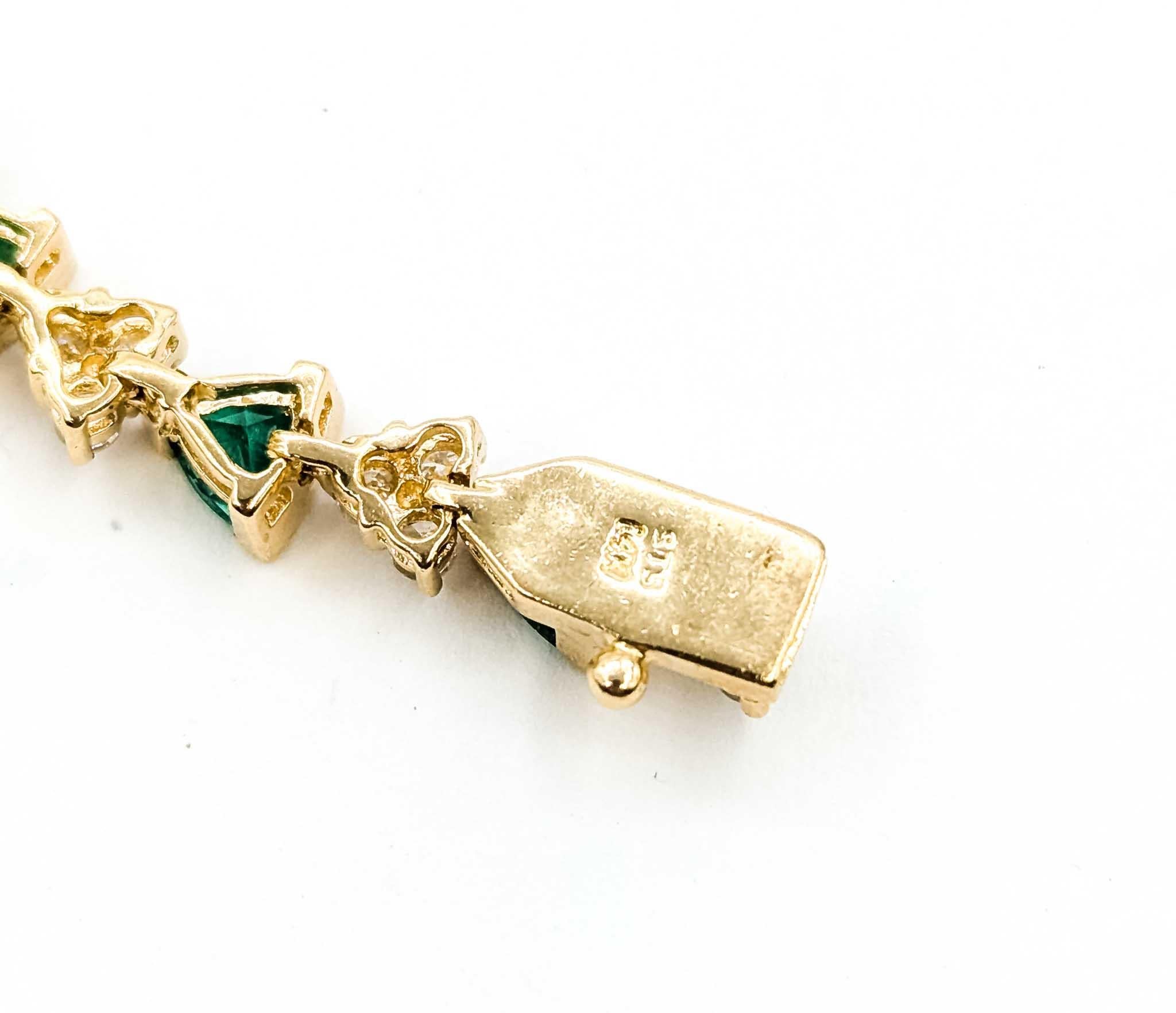 Sofisticada pulsera de esmeraldas y diamantes de oro amarillo de 14k en venta 4