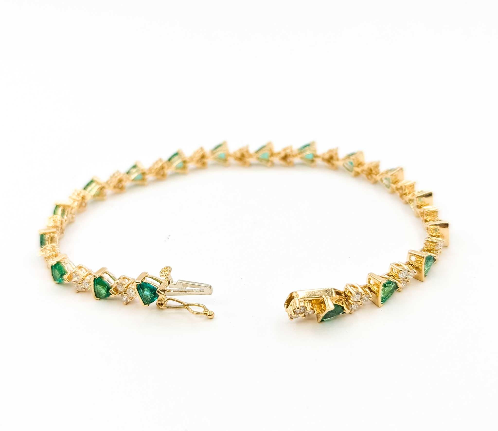 Sofisticada pulsera de esmeraldas y diamantes de oro amarillo de 14k en venta 5