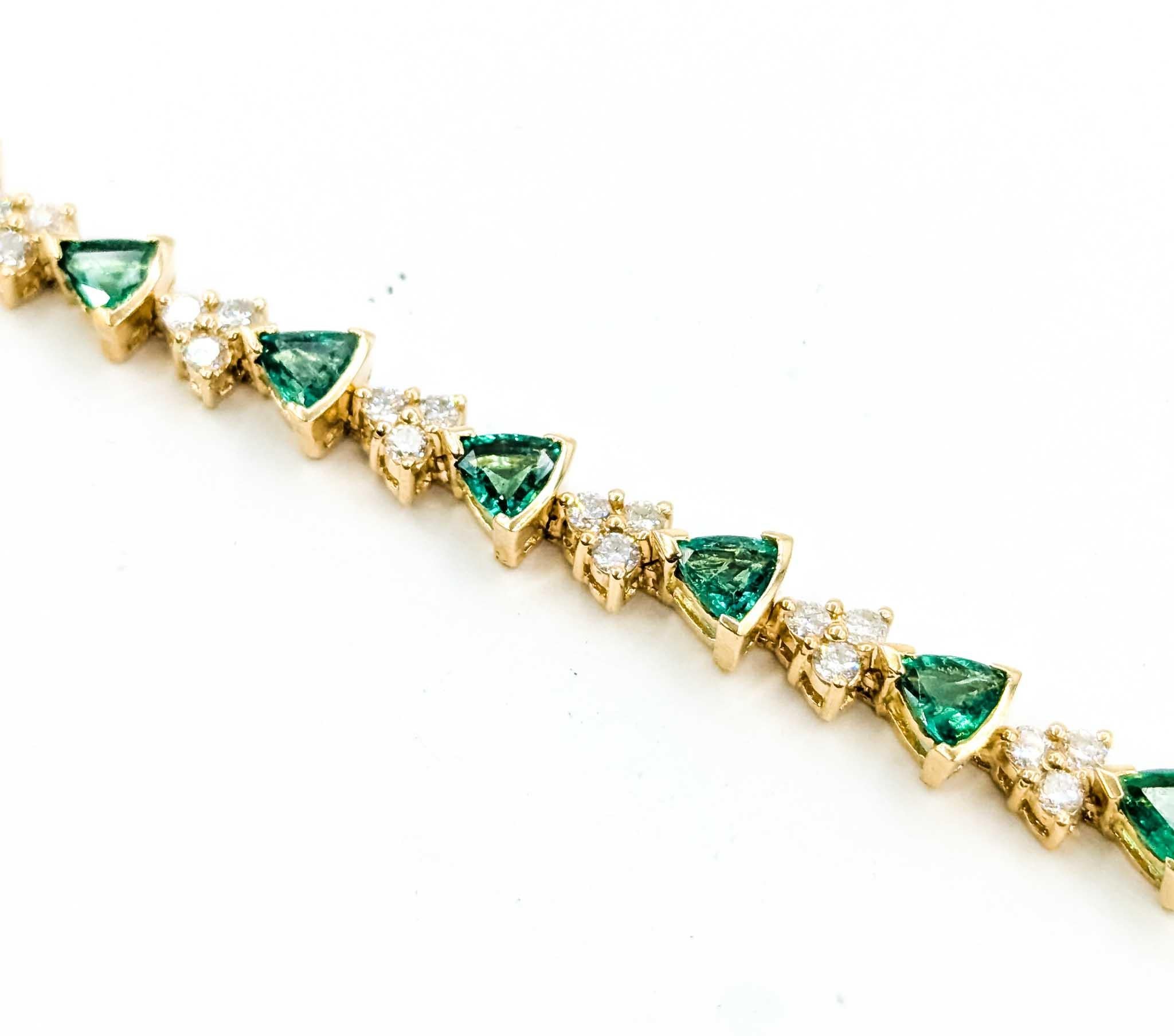 Sofisticada pulsera de esmeraldas y diamantes de oro amarillo de 14k en Excelente estado para la venta en Bloomington, MN