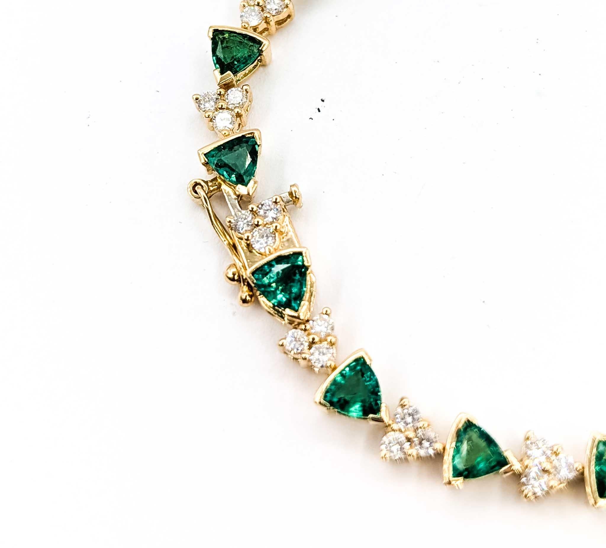 Sofisticada pulsera de esmeraldas y diamantes de oro amarillo de 14k en venta 1