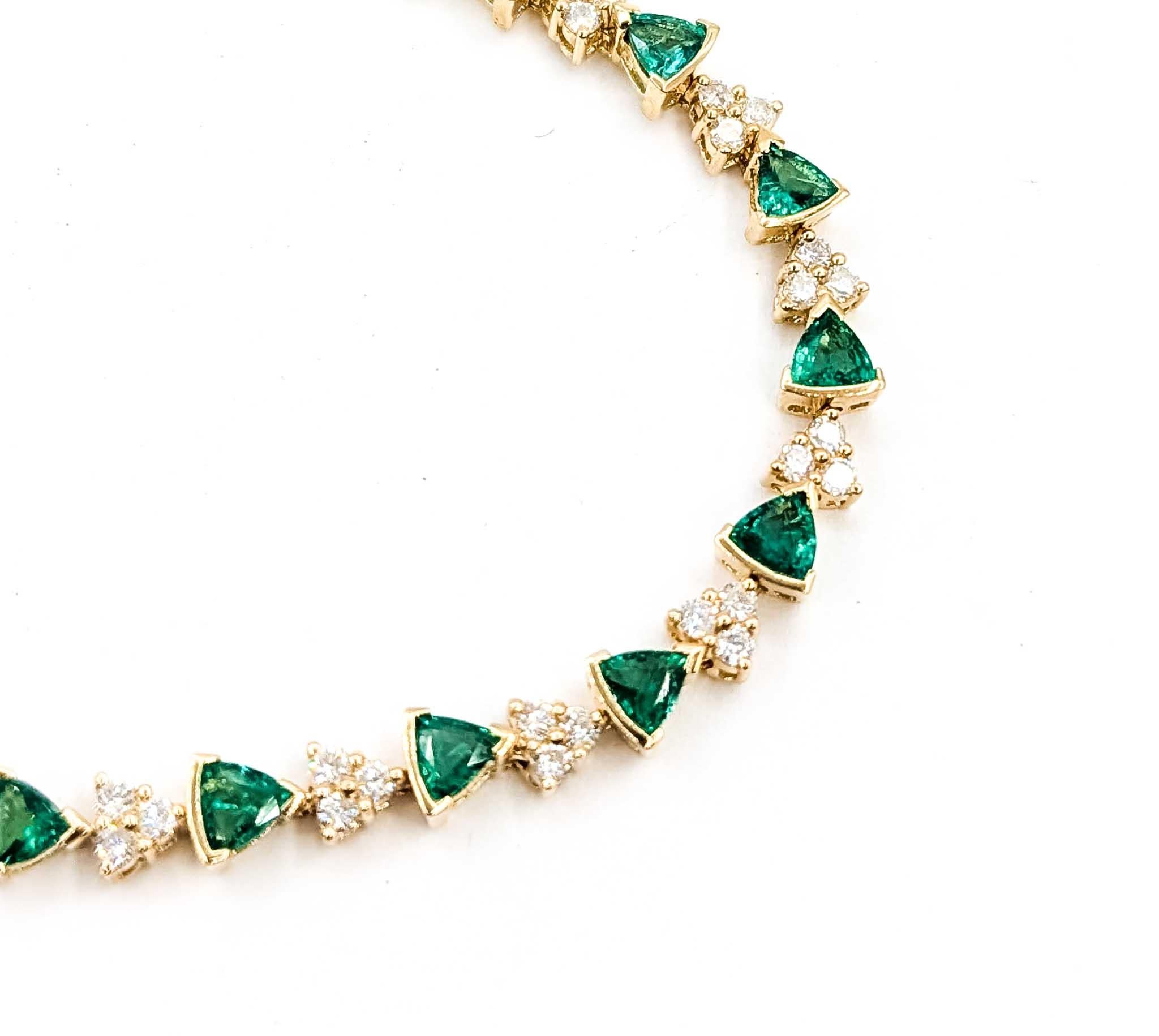 Sofisticada pulsera de esmeraldas y diamantes de oro amarillo de 14k en venta 2