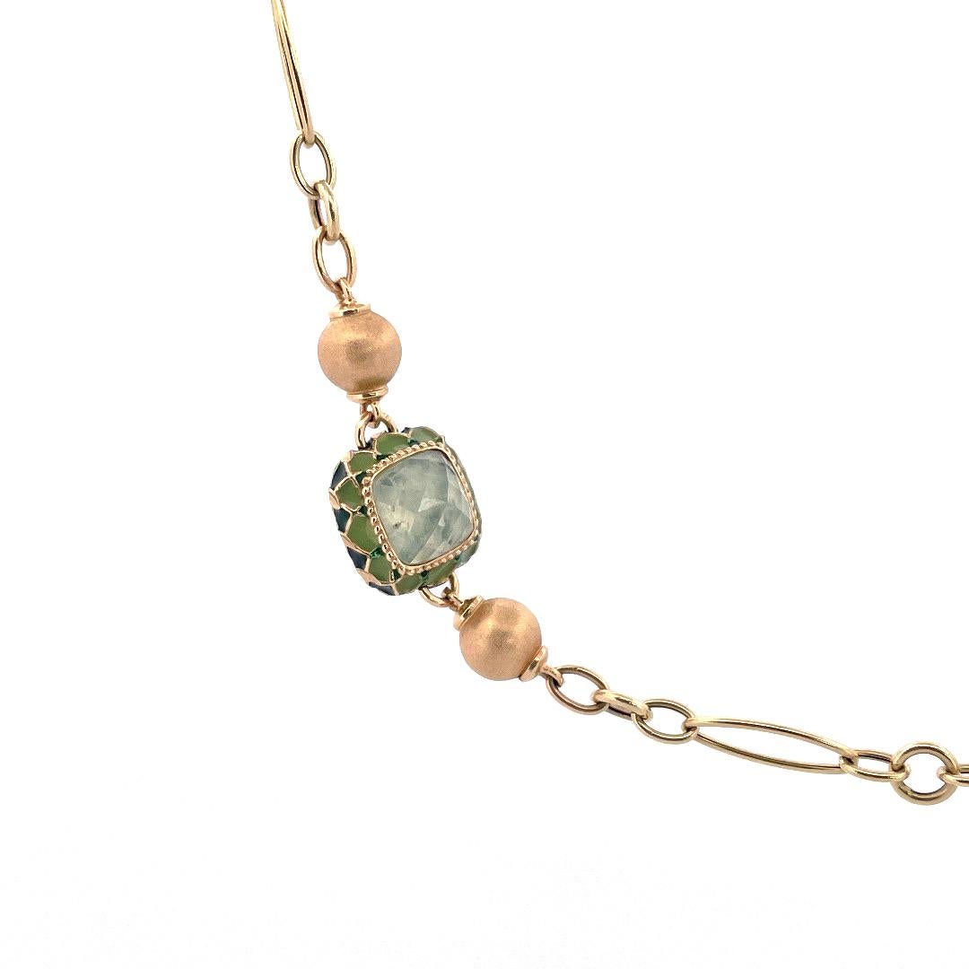 Anspruchsvolle Halskette aus 14K Gelbgold mit zwei Stationen und Jade (Moderne) im Angebot