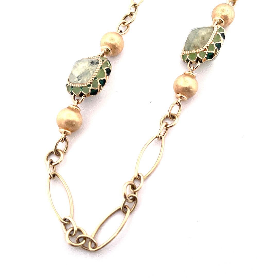 Anspruchsvolle Halskette aus 14K Gelbgold mit zwei Stationen und Jade im Zustand „Hervorragend“ im Angebot in New York, NY