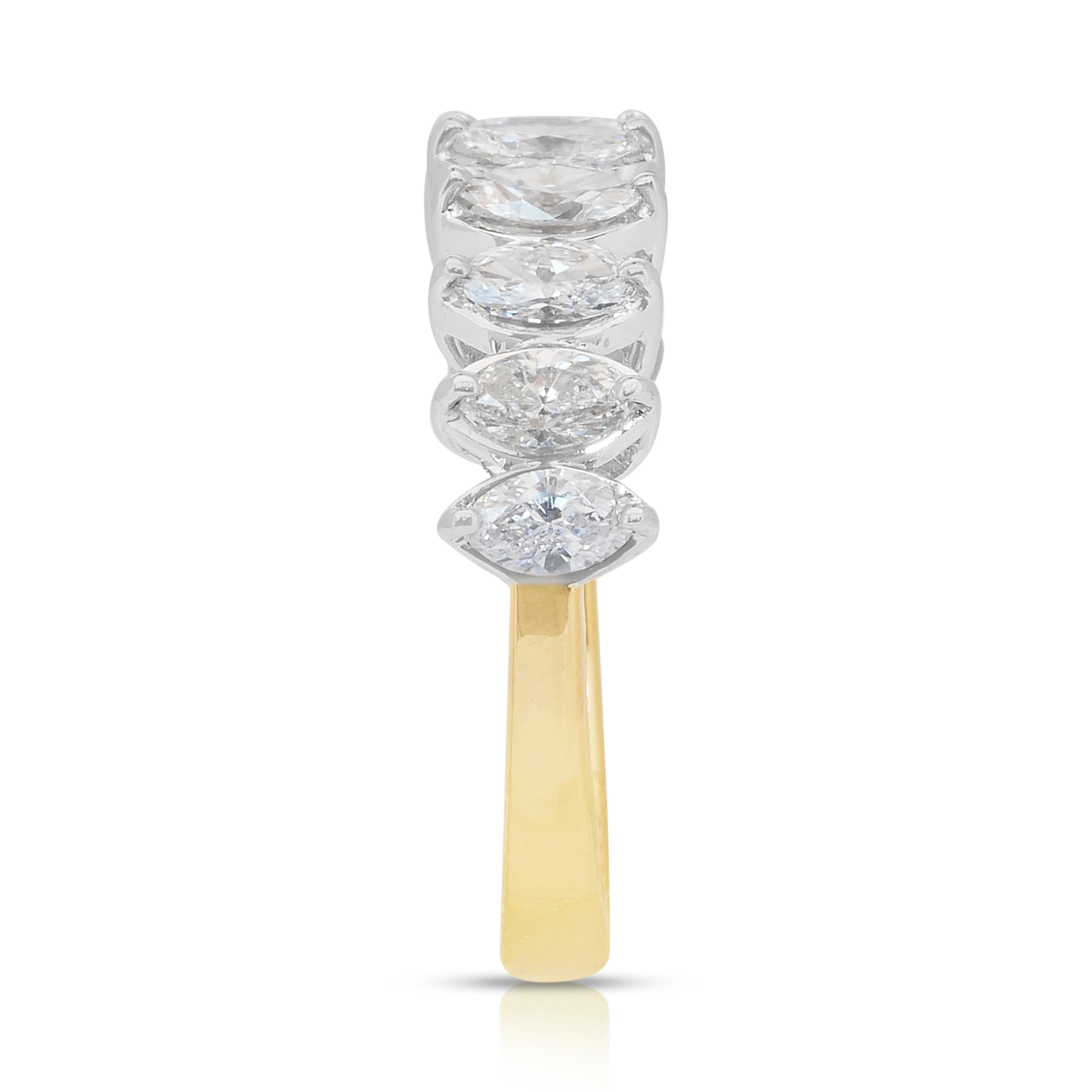 Sophisticated 1.63ct Diamonds Ring in 18k White & Yellow Gold - IGI Certified For Sale 2