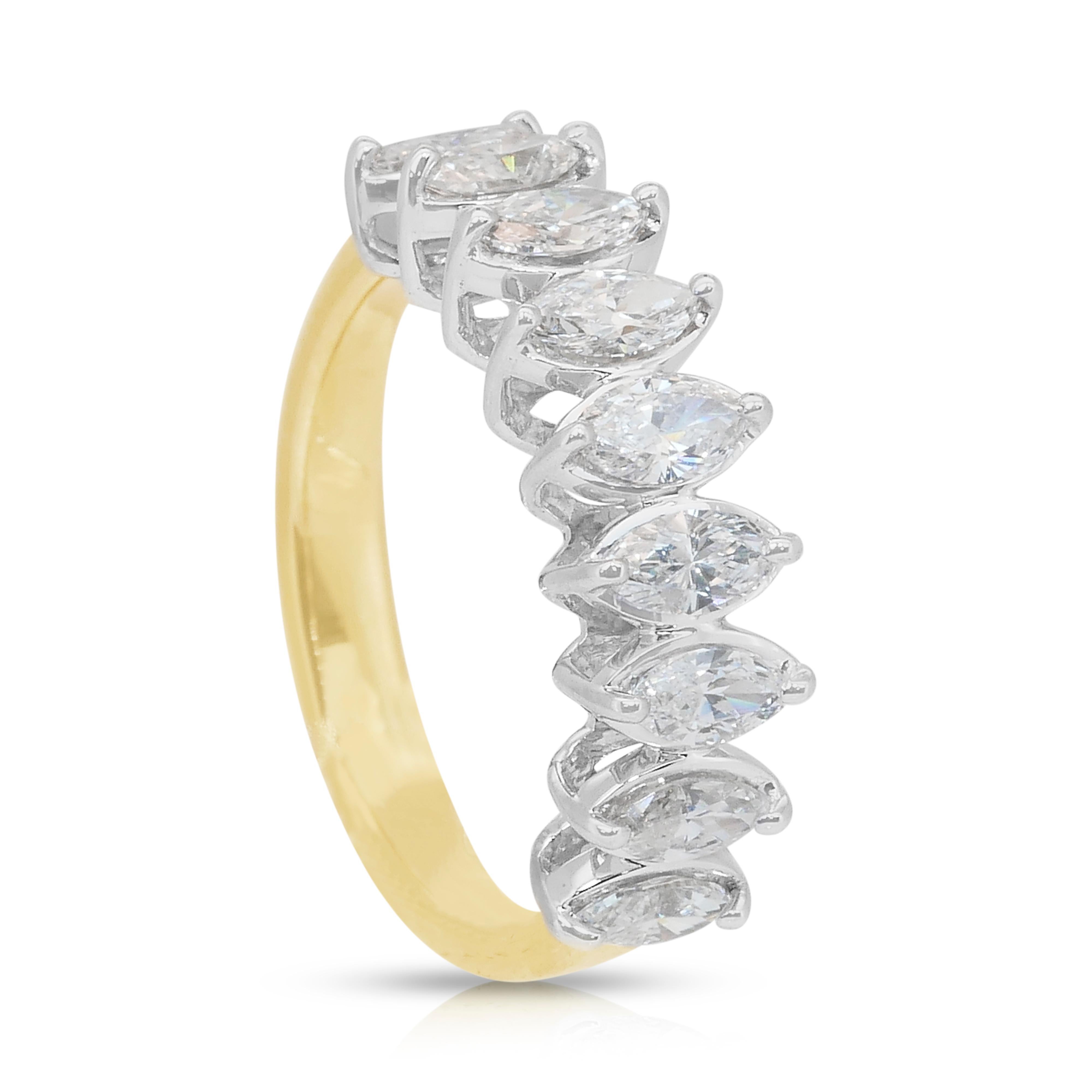 Sophisticated 1.63ct Diamonds Ring in 18k White & Yellow Gold - IGI Certified For Sale 3