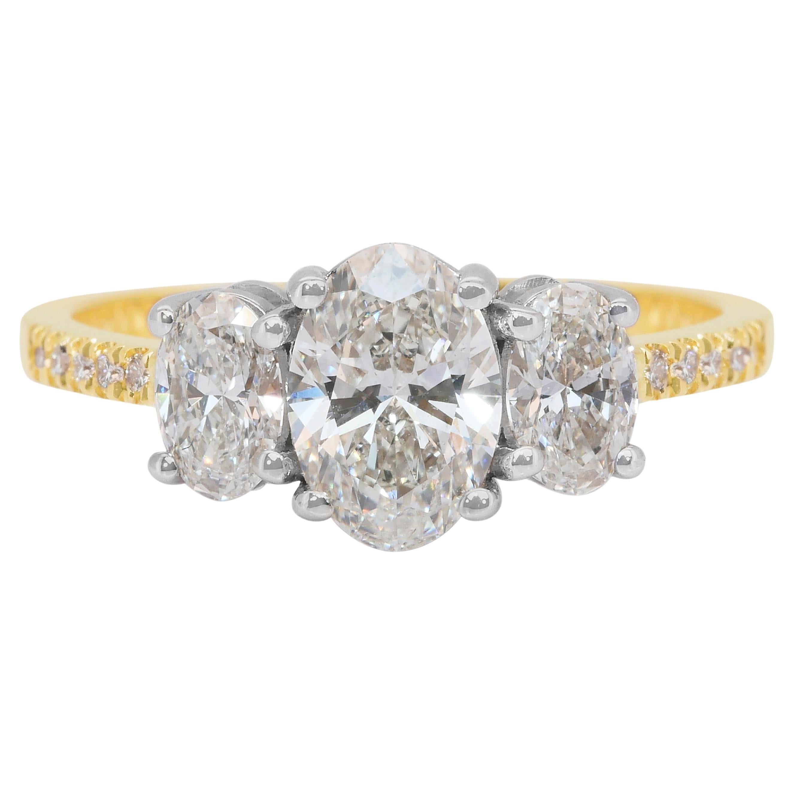 Bague sophistiquée à trois pierres en or blanc et jaune 18 carats et diamants de 1,71 carat