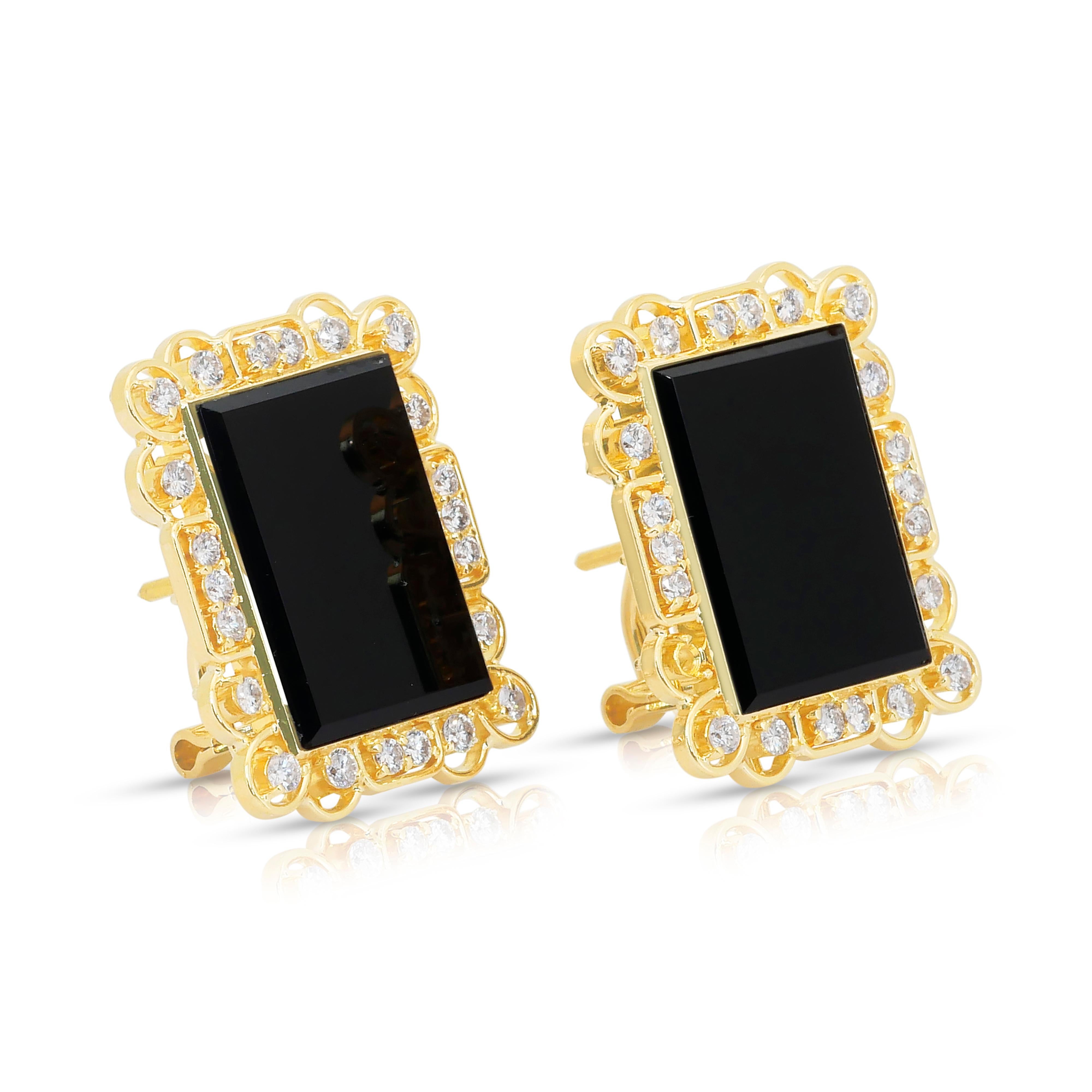 Boucles d'oreilles sophistiquées en or jaune 18 carats Onyx et diamants - IGI Certified

Ces remarquables boucles d'oreilles en or jaune 18 carats sont ornées de deux pierres précieuses rectangulaires en onyx, d'un total de 16,30 carats et d'une