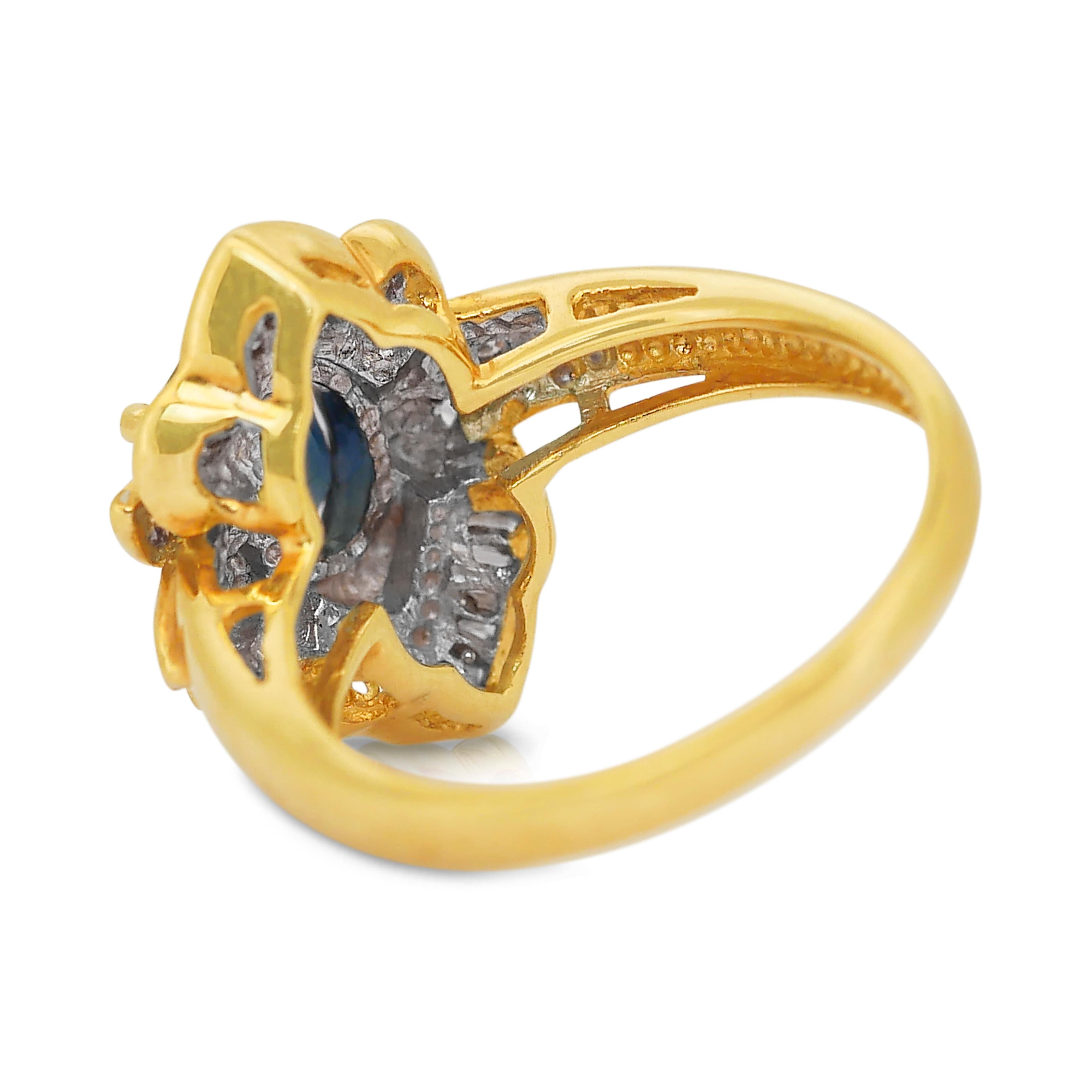Sophisticated 1.75ct Sapphire and Diamonds Cluster Ring in 18k Yellow Gold In New Condition In רמת גן, IL