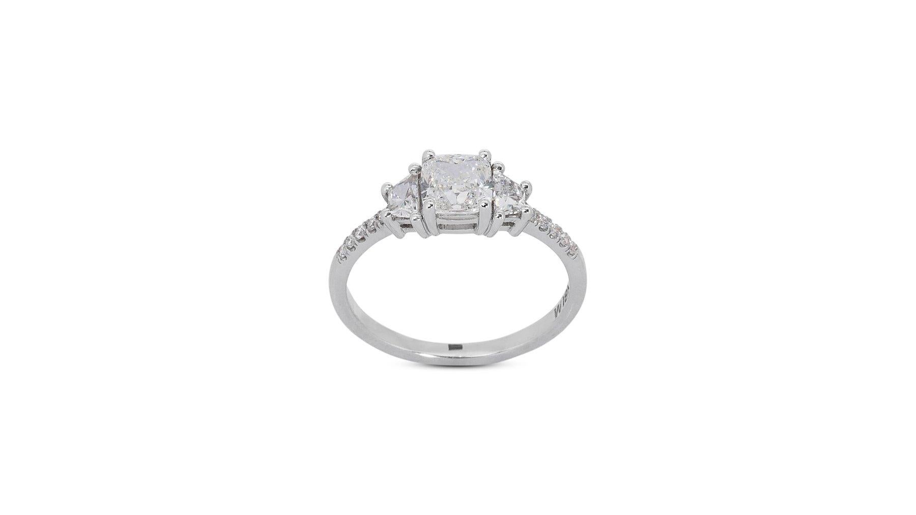 Sophisticated 1.80ct Diamonds 3-Stone Ring in 18k White Gold - GIA Certified In New Condition In רמת גן, IL
