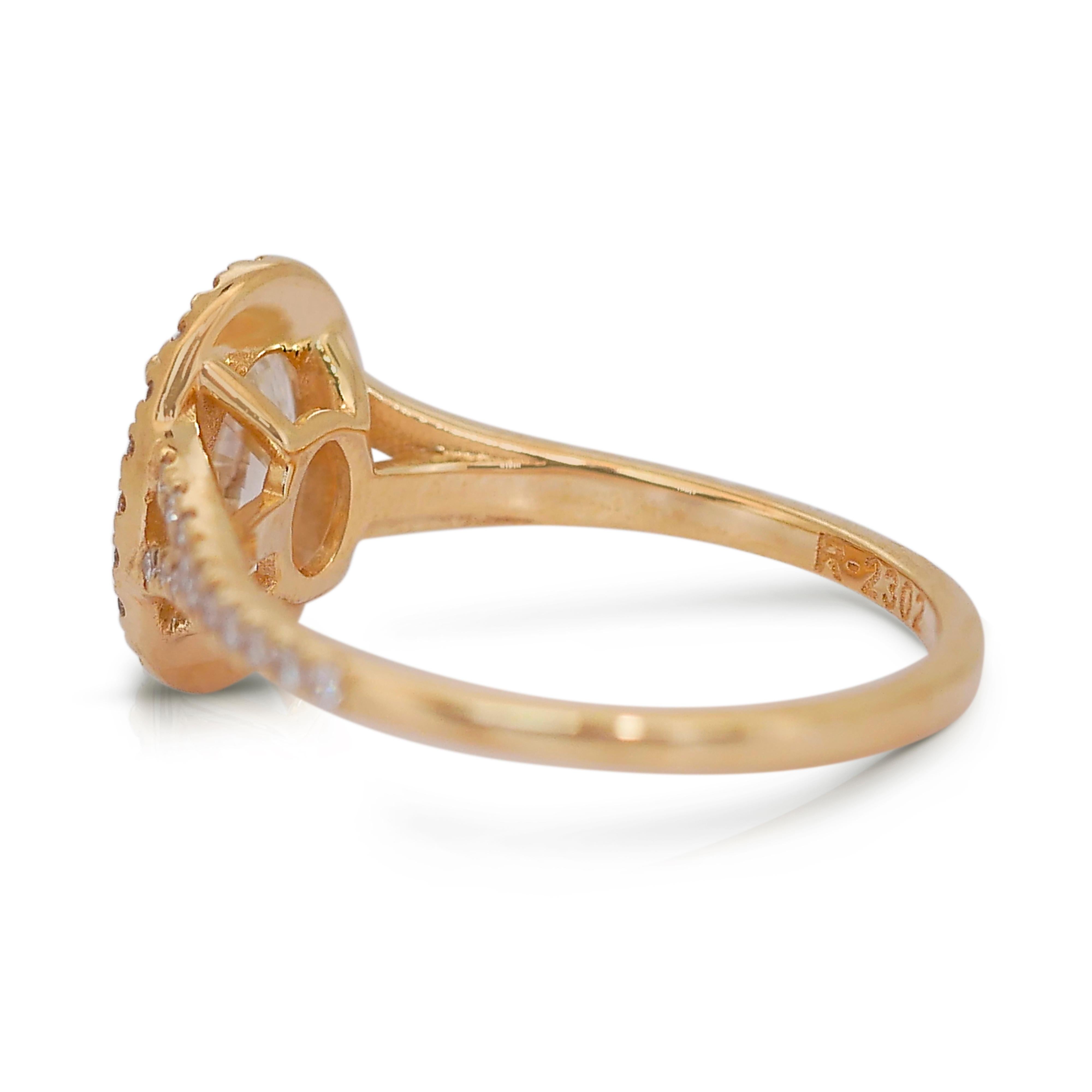 Sophisticated 1.80ct Diamonds Halo Ring in 18k Yellow Gold - GIA Certified In New Condition In רמת גן, IL