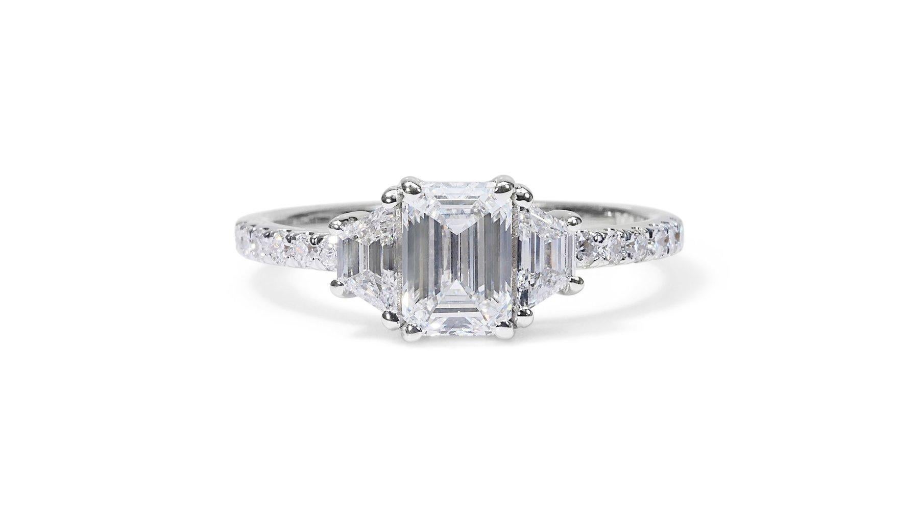 Sophisticated 1.83ct Diamonds 3-Stone Ring in 18k White Gold - GIA Certified For Sale 3