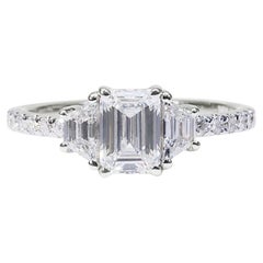 Sofisticado Anillo de 3 Piedras con Diamantes de 1,83 ct en Oro Blanco de 18k - Certificado GIA