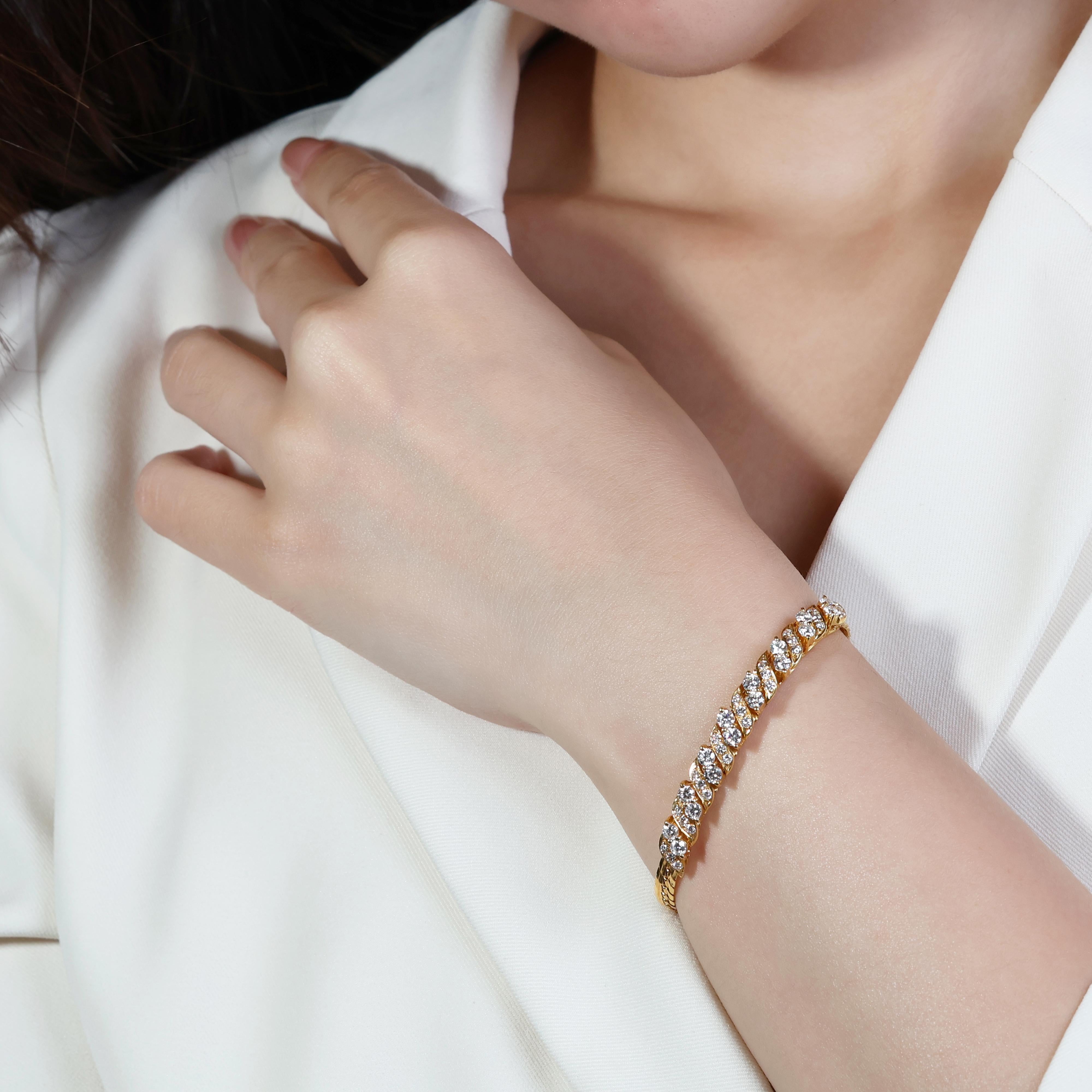 This exquisite 20k yellow gold bracelet is a captivating masterpiece designed to turn heads and capture hearts. With a total carat weight of 1.87ct, this bracelet offers a remarkable presence, solidifying its status as a luxurious statement piece.