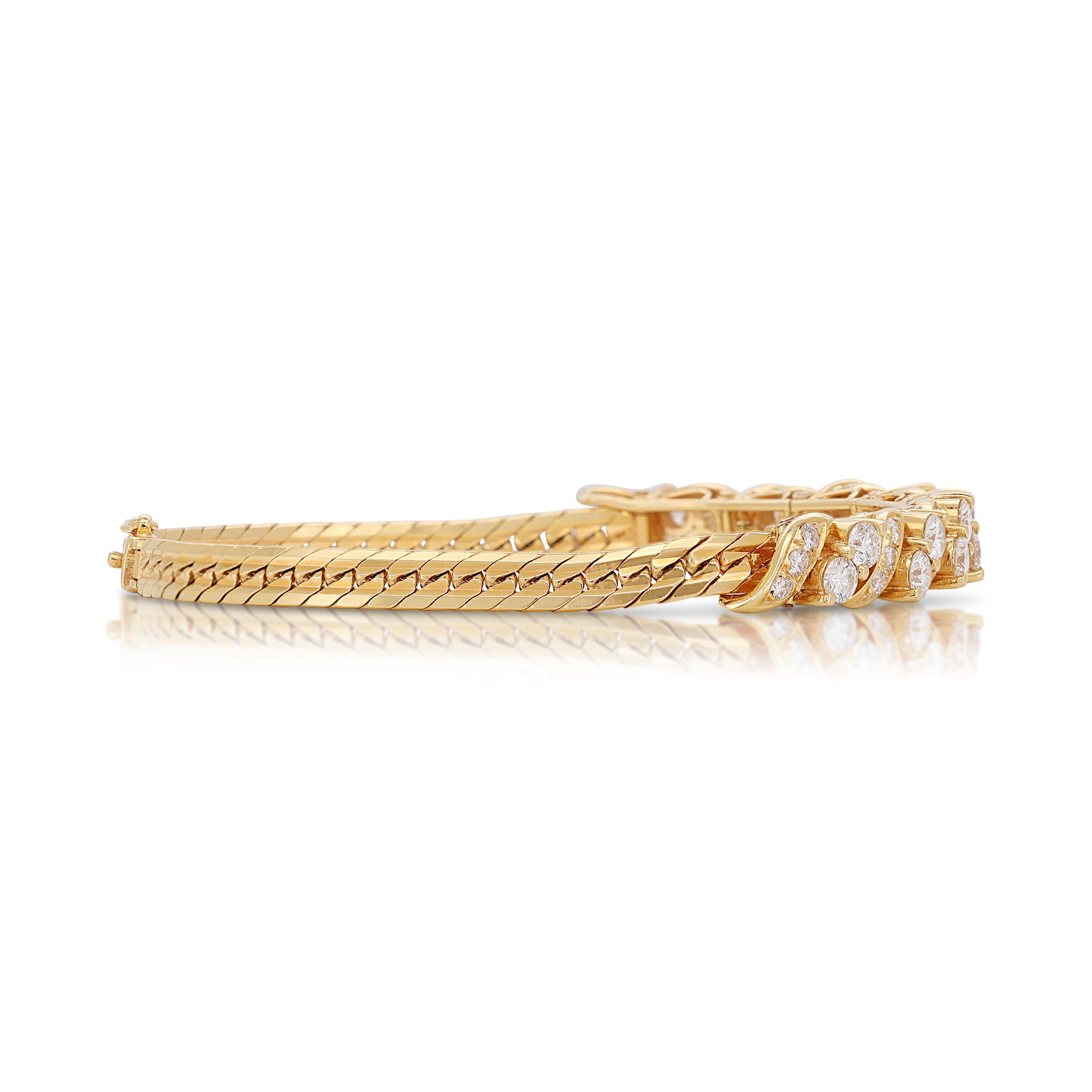 Round Cut Sophisticated 1.87ct Diamonds Bracelet in 20k Yellow Gold For Sale