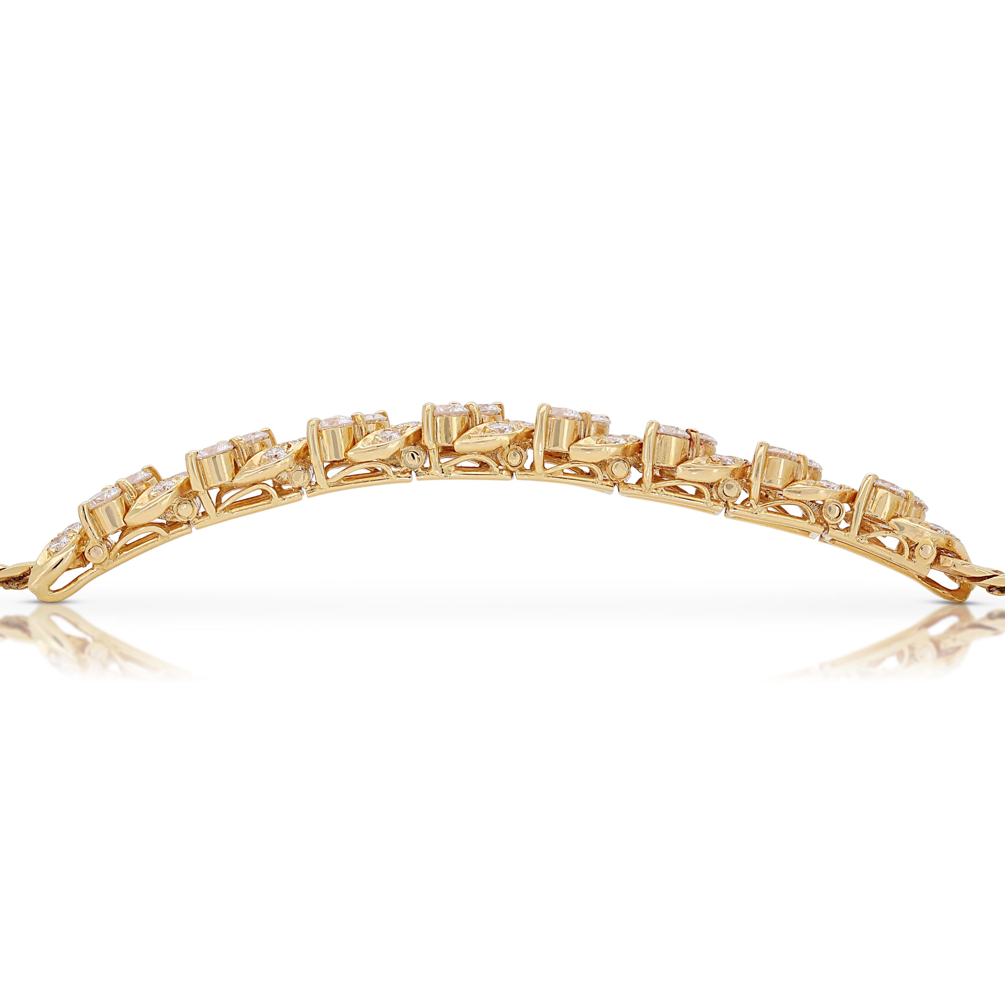 Sophisticated 1.87ct Diamonds Bracelet in 20k Yellow Gold For Sale 1
