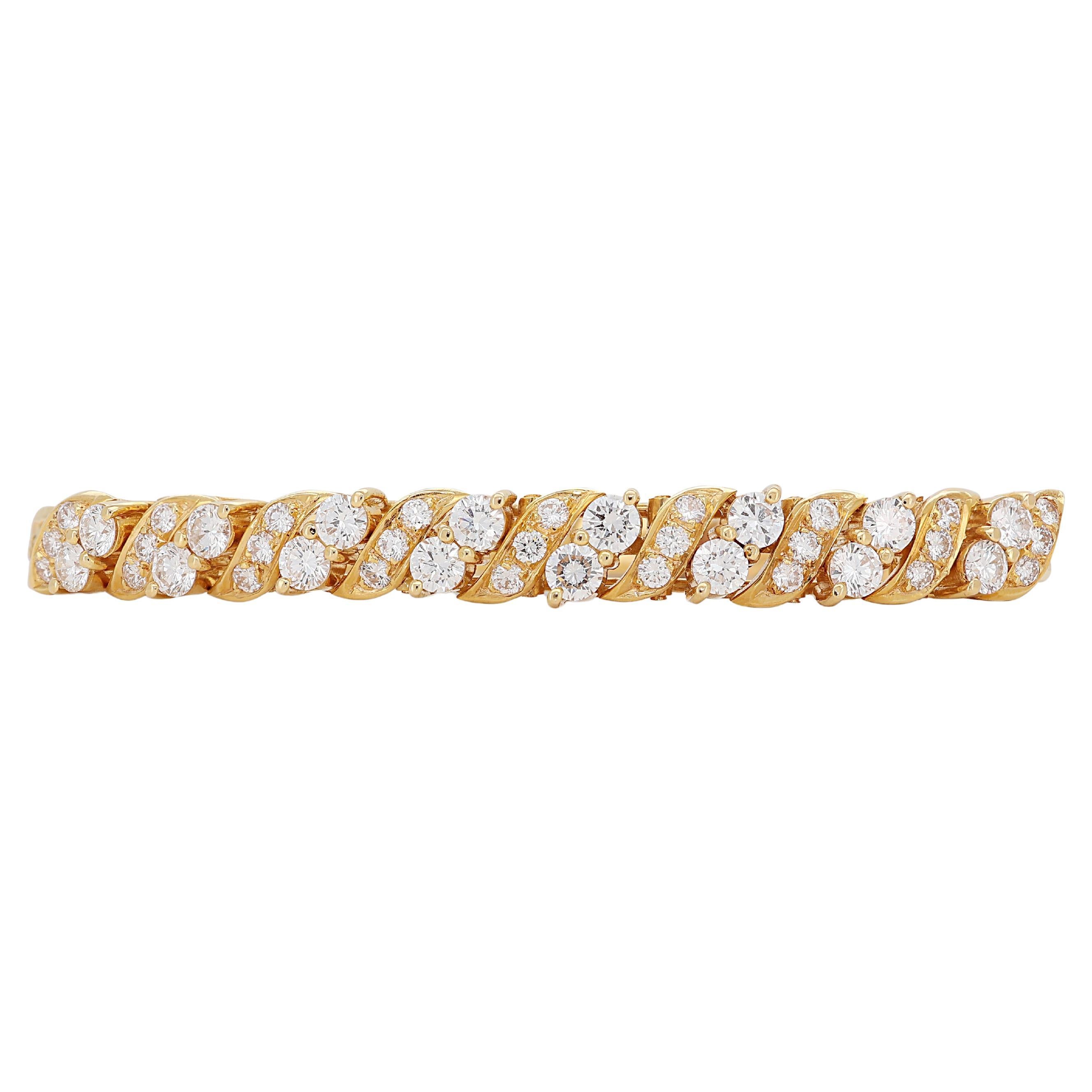 Sophisticated 1.87ct Diamonds Bracelet in 20k Yellow Gold For Sale