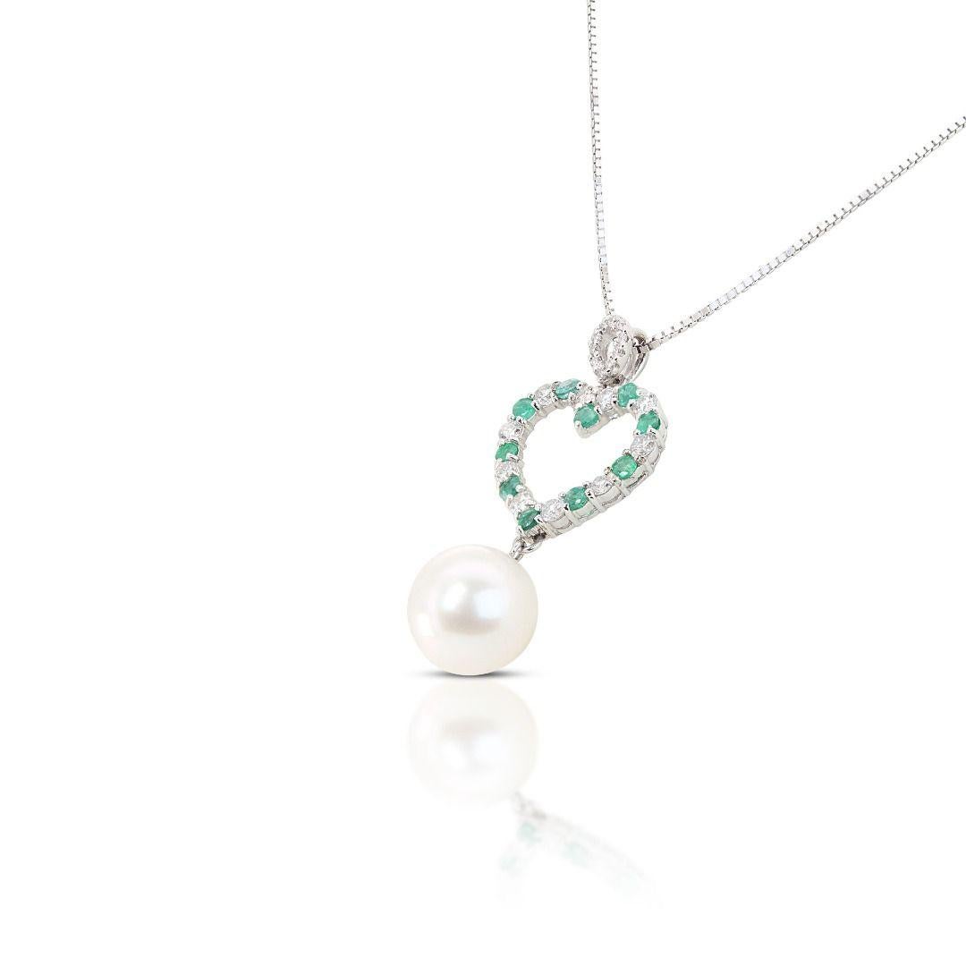 Elegante Colgante de Oro Blanco de 18 K con Perla, Esmeralda y Diamante - Cadena no incluida en Nuevo estado para la venta en רמת גן, IL