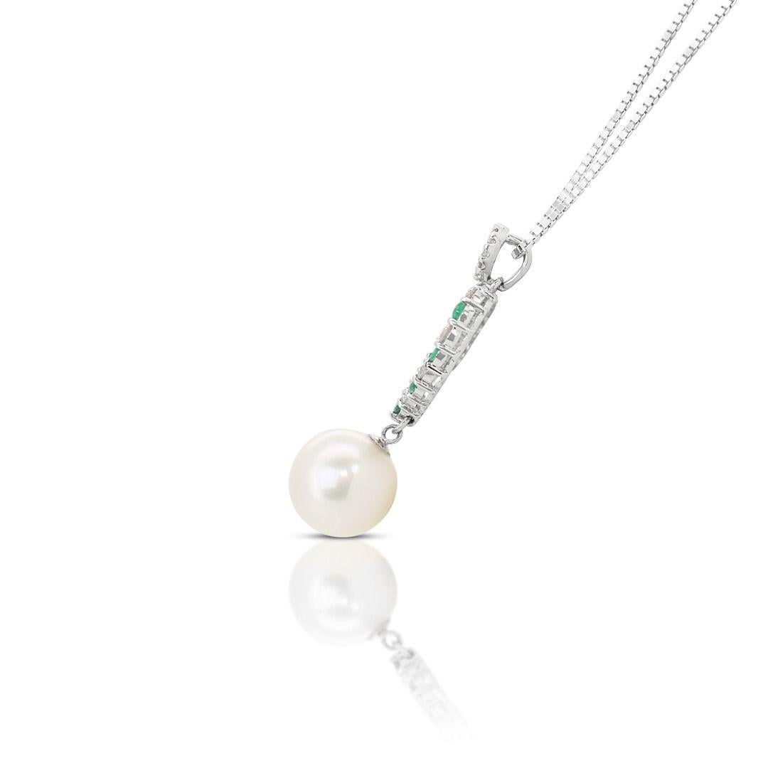 Femenino o masculino Elegante Colgante de Oro Blanco de 18 K con Perla, Esmeralda y Diamante - Cadena no incluida en venta