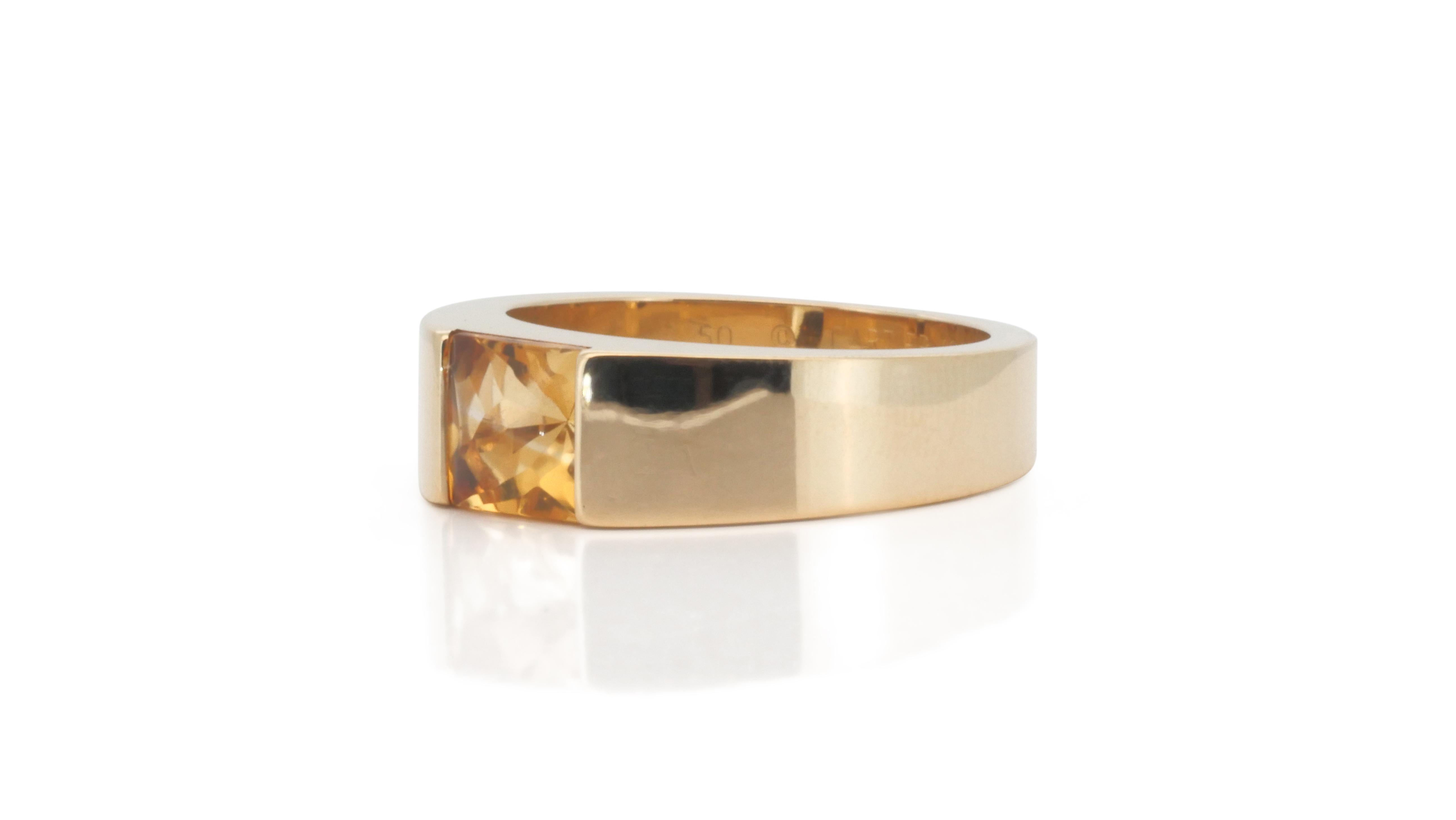 Princess Cut Sophisticated 18k Yellow Gold Solitaire Ring with 1.50 Carat Natural Citrine For Sale