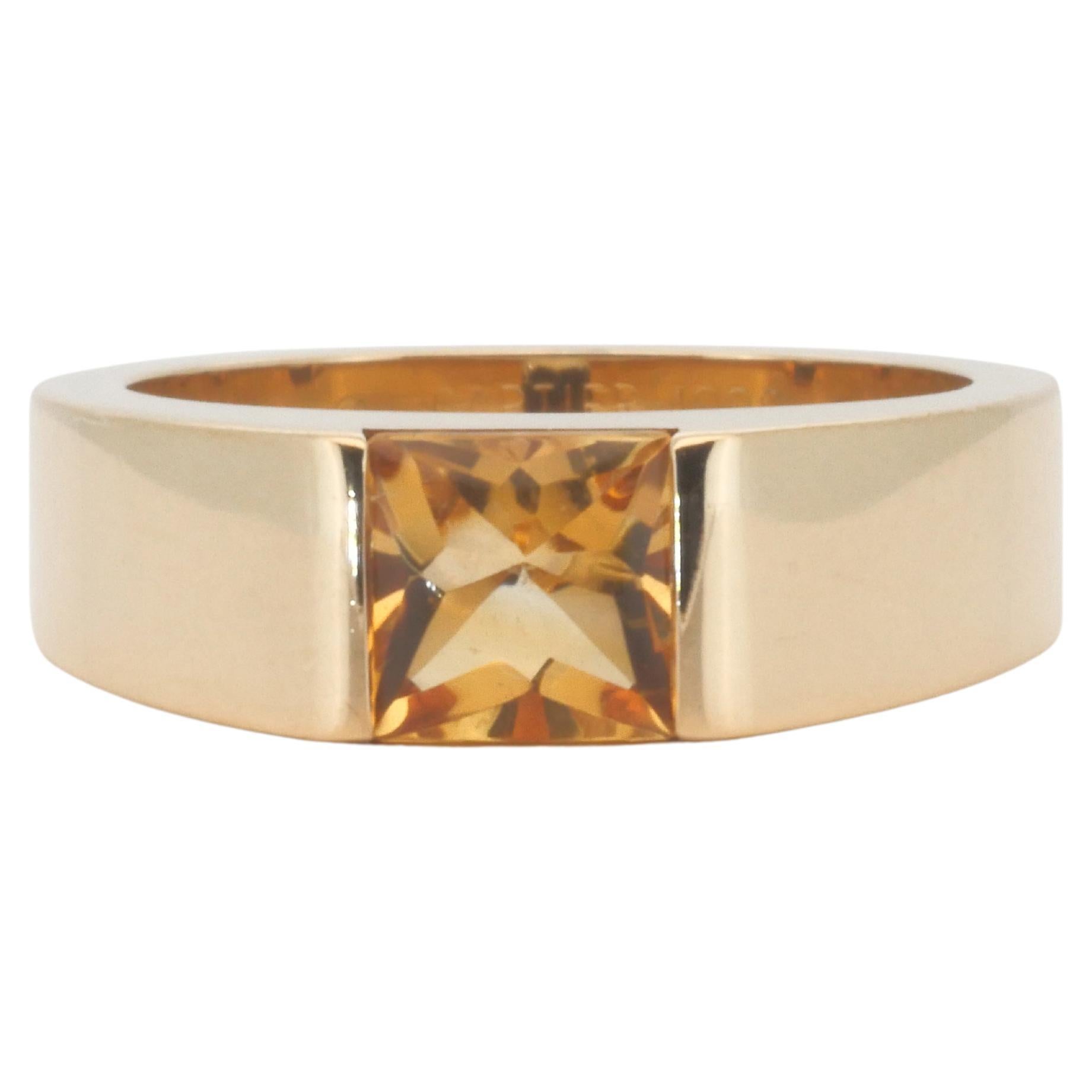 Sophisticated 18k Yellow Gold Solitaire Ring with 1.50 Carat Natural Citrine For Sale