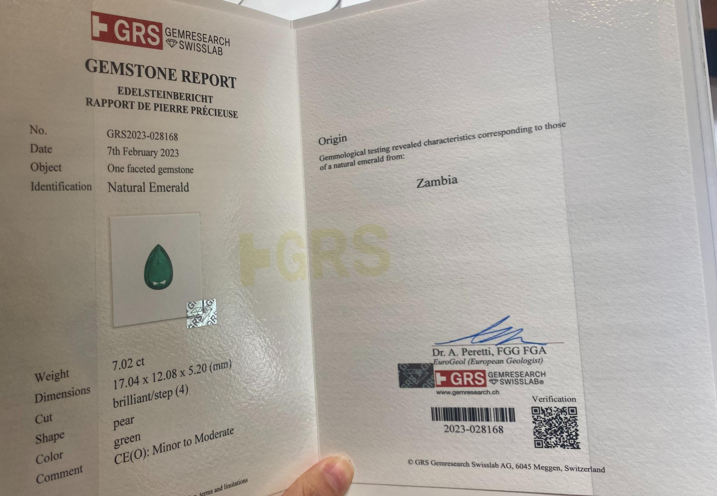 Raffinierter 2 Teile Natürlicher Smaragd mit 13,87 Karat Birnenschliff GRS-Zertifikat im Zustand „Neu“ im Angebot in רמת גן, IL