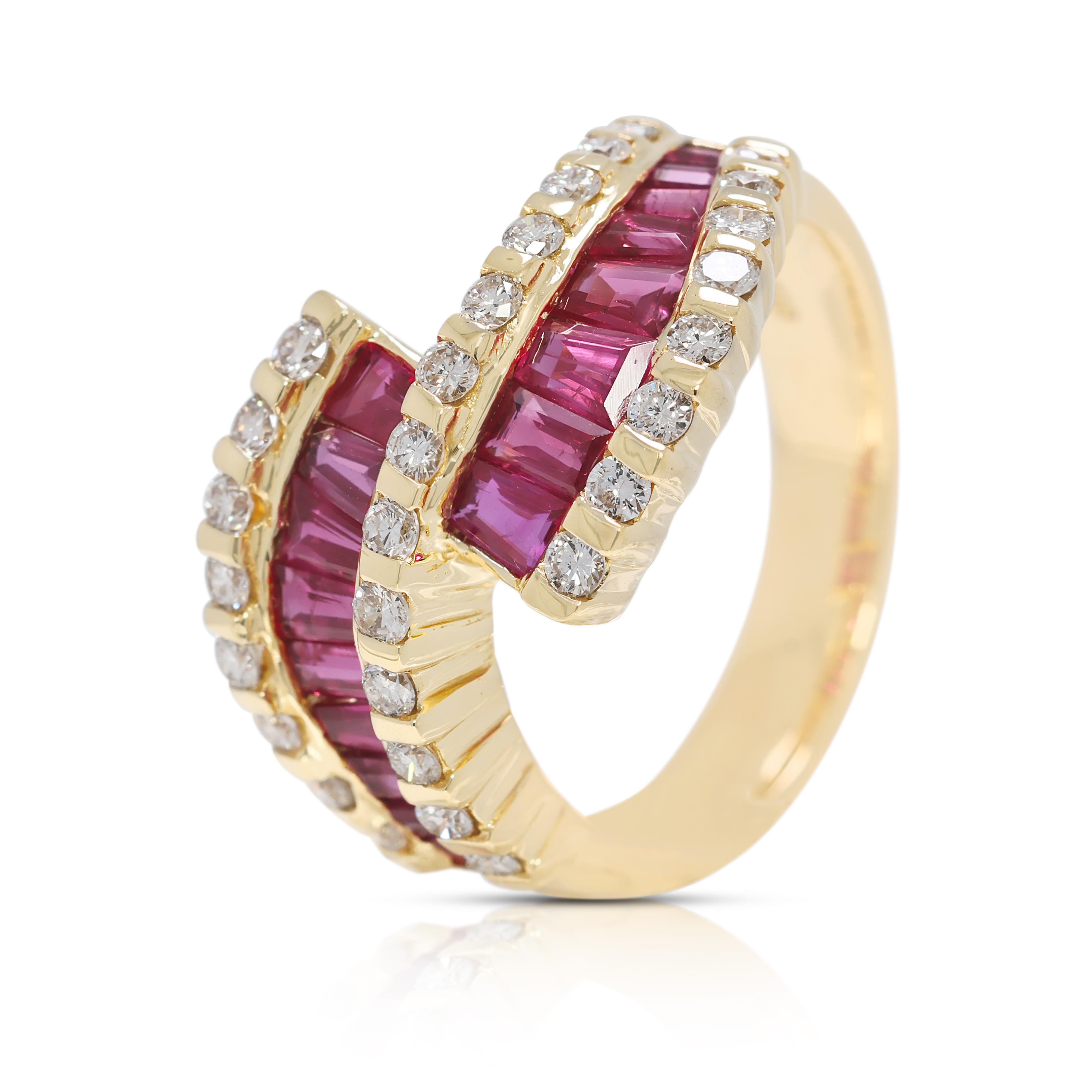 Bague ondulée en or jaune 18 carats avec rubis et diamants naturels de 2,36 ct. Pour femmes en vente