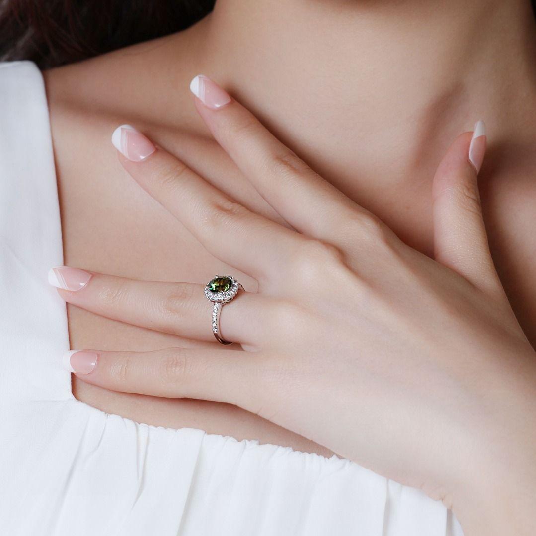 Raffinierter Ring aus 18 Karat Weißgold mit 2,45 Karat grünem Saphir und Diamant im Angebot 3