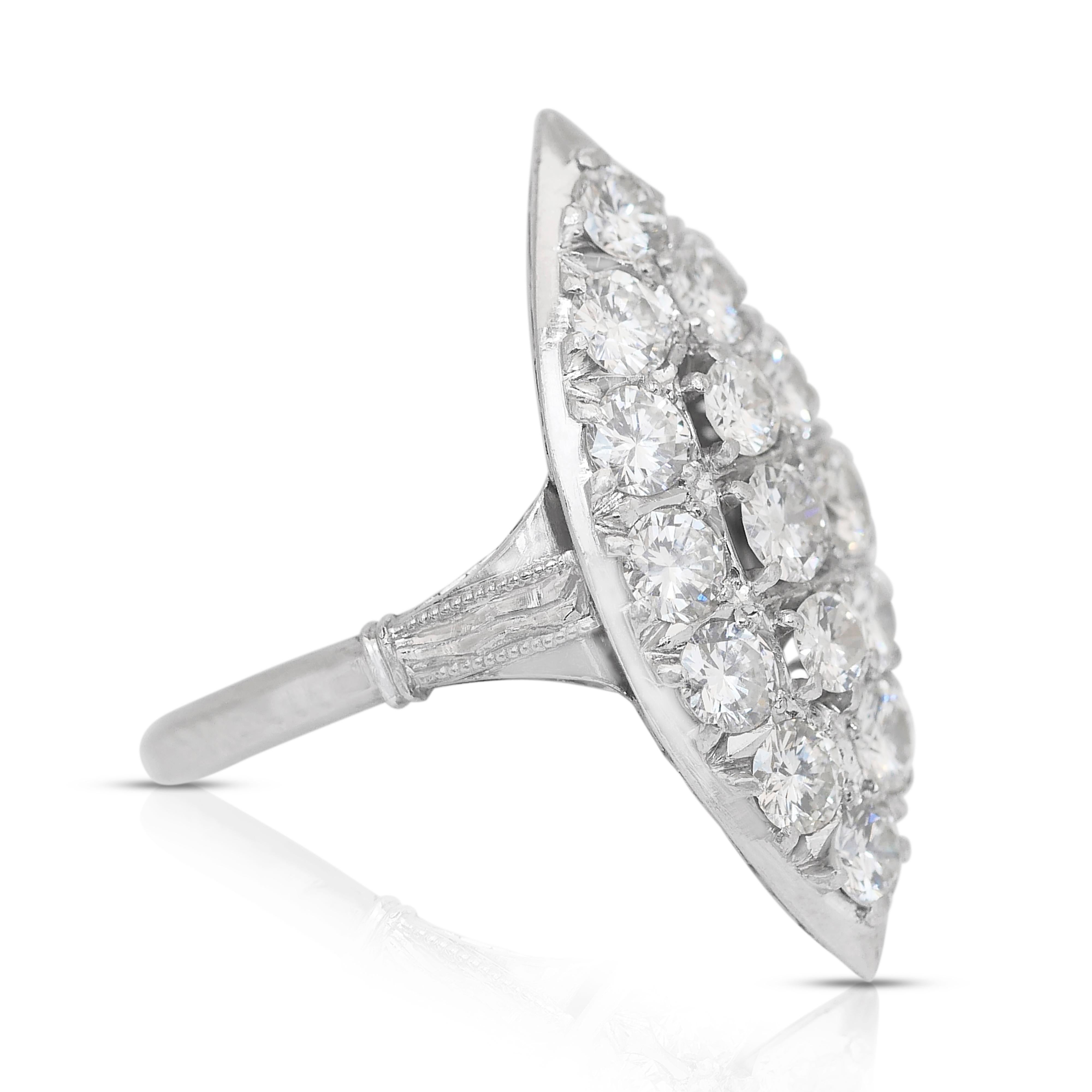 Sophisticated 2.60ct Diamonds Cocktail Ring in Platinum - IGI Certified In New Condition In רמת גן, IL