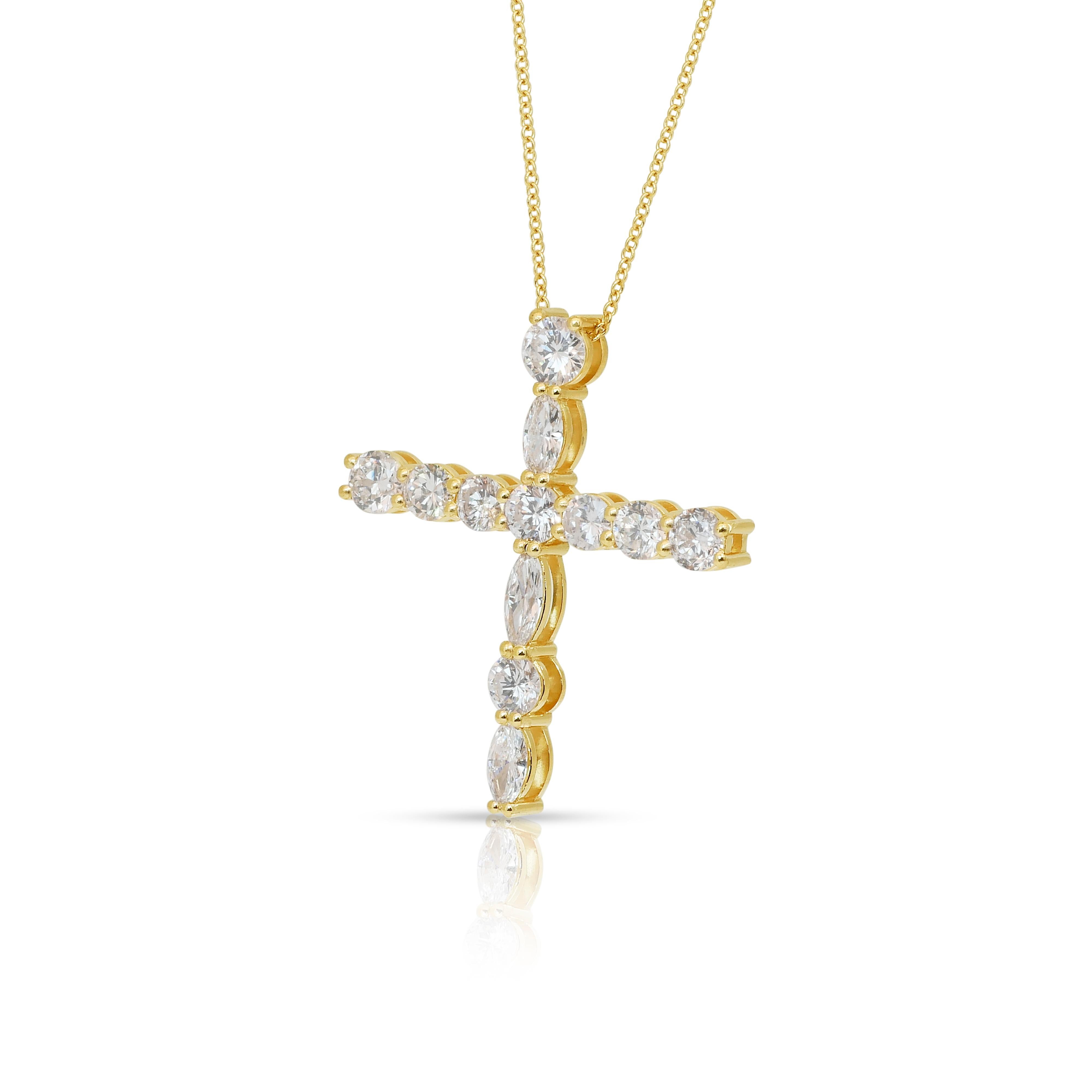 Sophisticated 2.92ct Diamonds Necklace with Cross Pendant in 18k Yellow Gold Corte redondo en venta