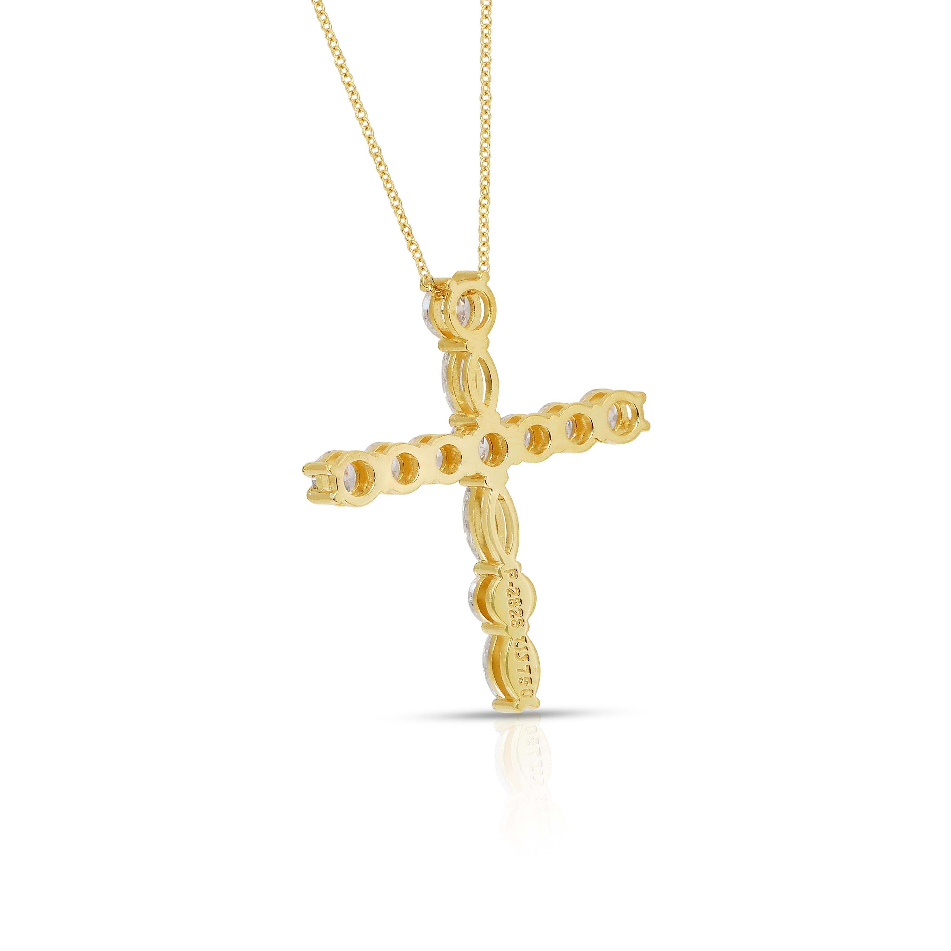 Sophisticated 2.92ct Diamonds Necklace with Cross Pendant in 18k Yellow Gold en venta 2