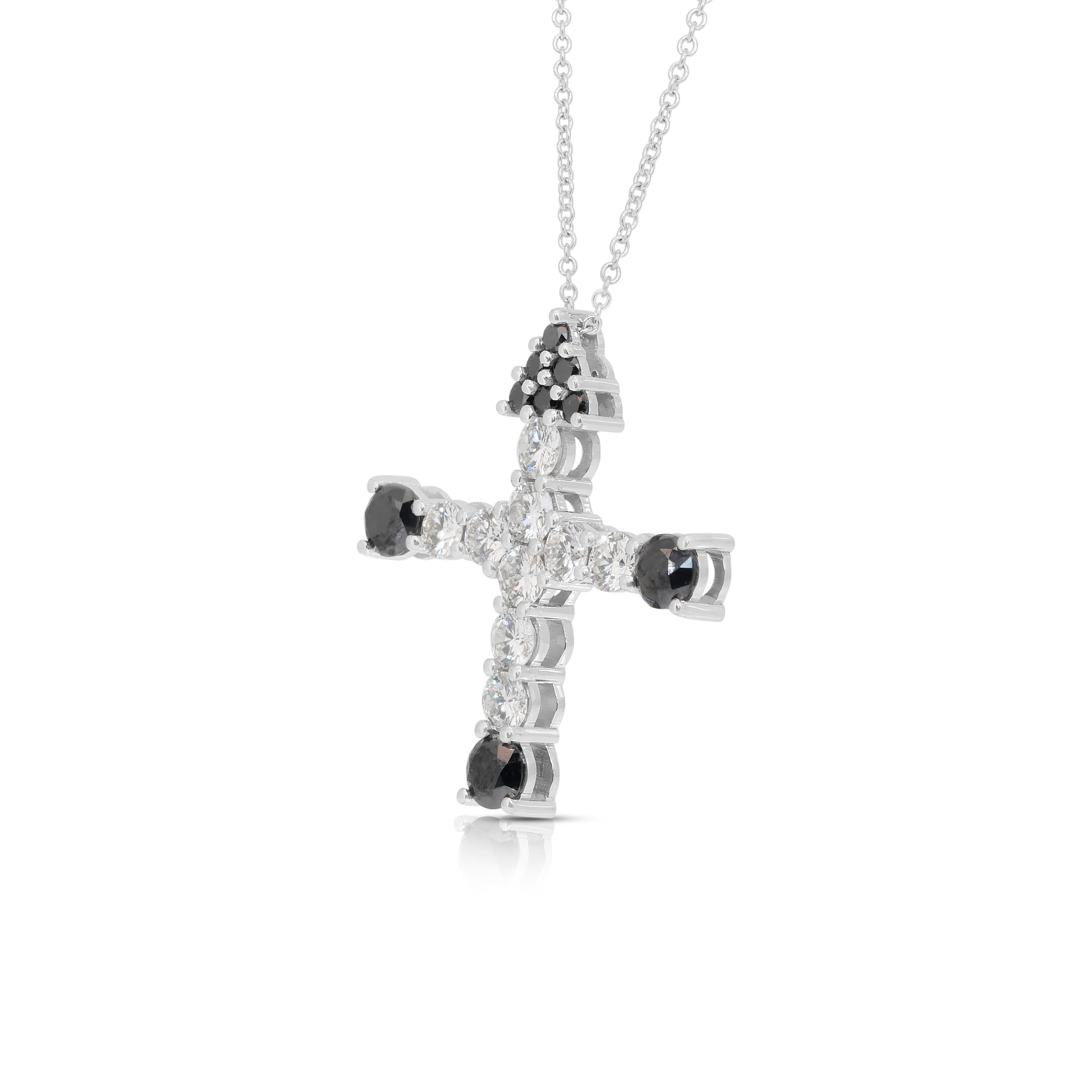 Sophisticated 3.54ct Diamonds Necklace with Cross Pendant in 18k White Gold For Sale 2