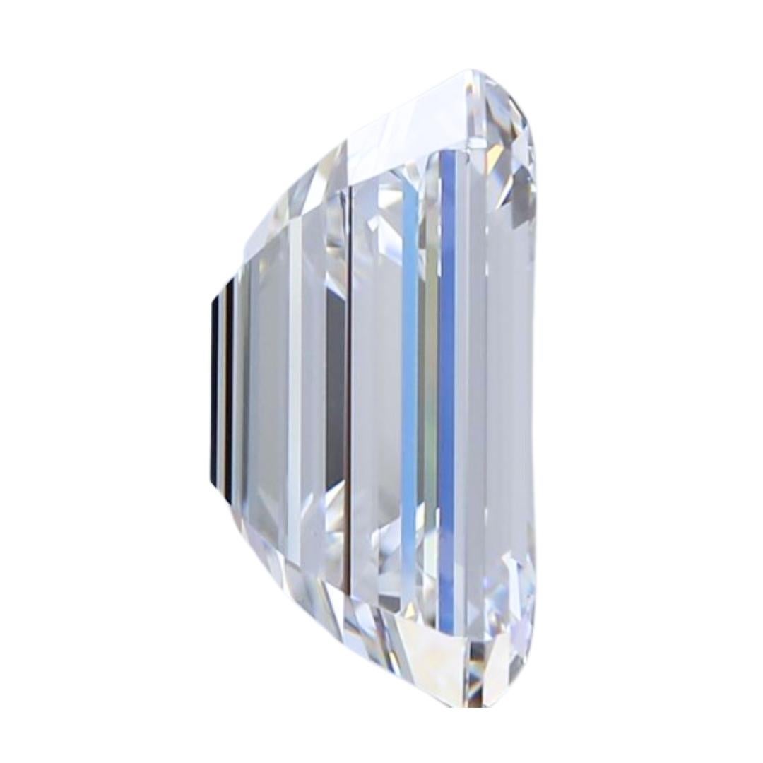Sophisticated 4.01ct Ideal Cut Emerald-Cut Diamond - GIA Certified In New Condition For Sale In רמת גן, IL