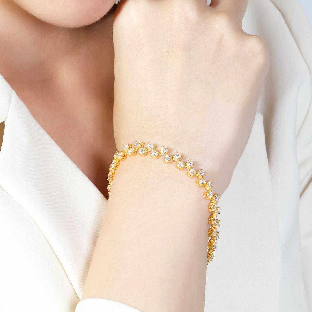 Sophisticated 4.32ct Diamonds Bracelet in 18K Yellow Gold 3