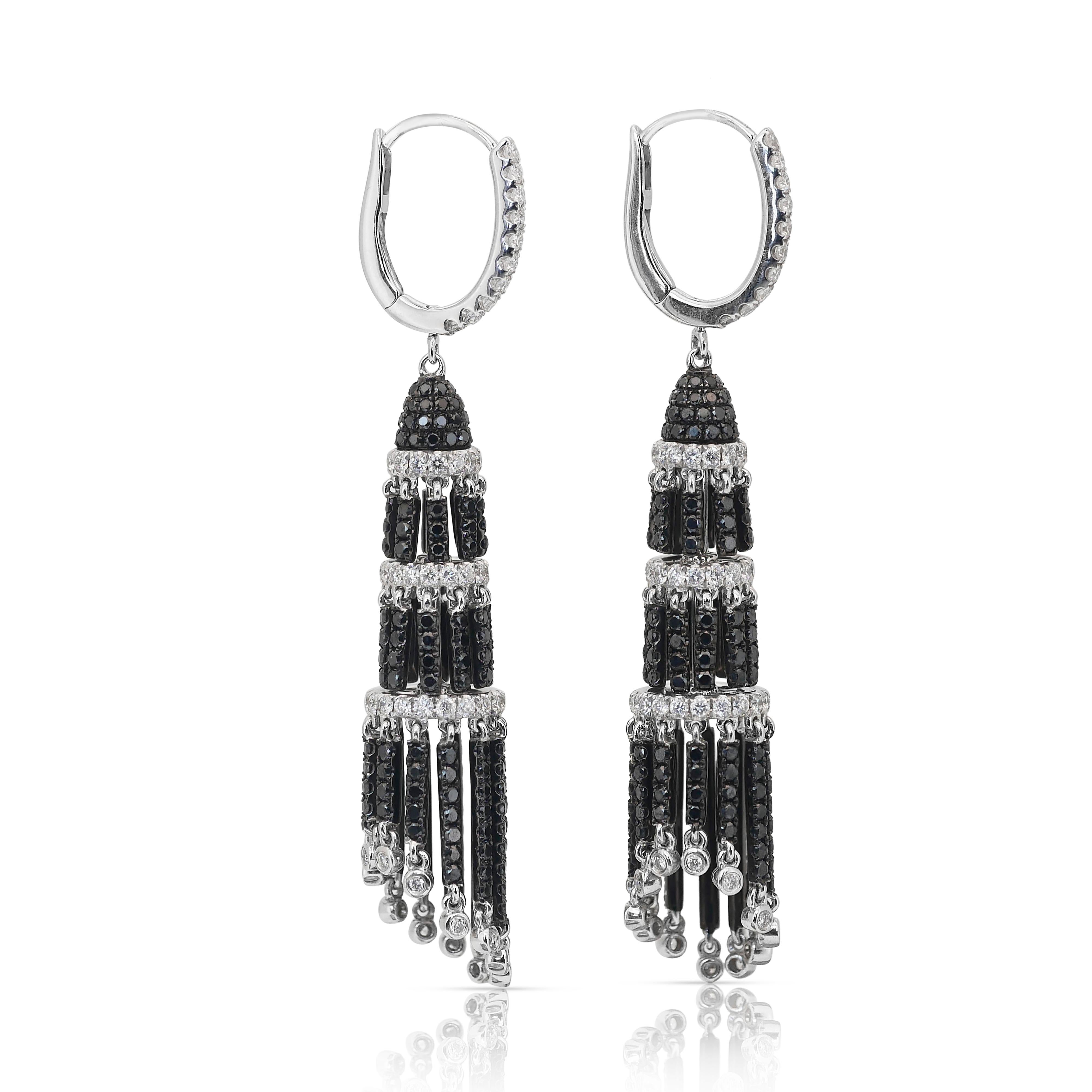 Sofisticati orecchini a goccia con 5,00ct di diamanti in oro bianco 18k - certificati IGI in vendita 1